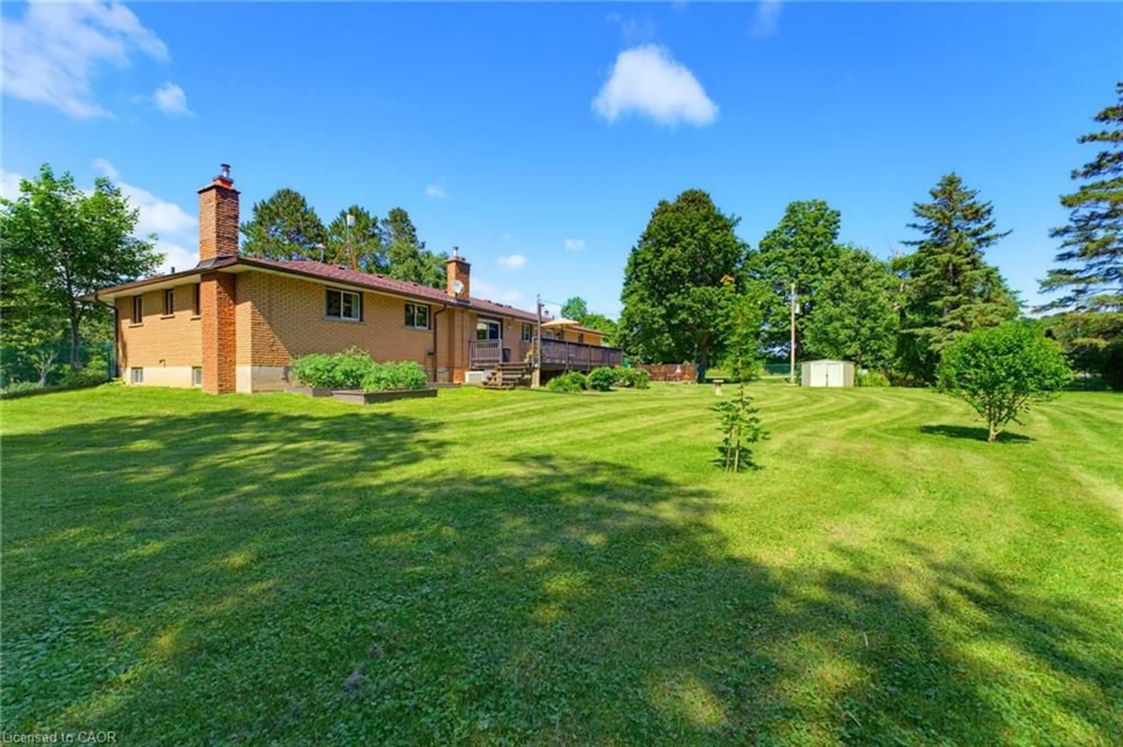 A pic from outside/outdoor area/front of a property/back of a property/a pic from drone, unknown for 3226 Indian Trail, Ancaster Ontario N3T 5M1