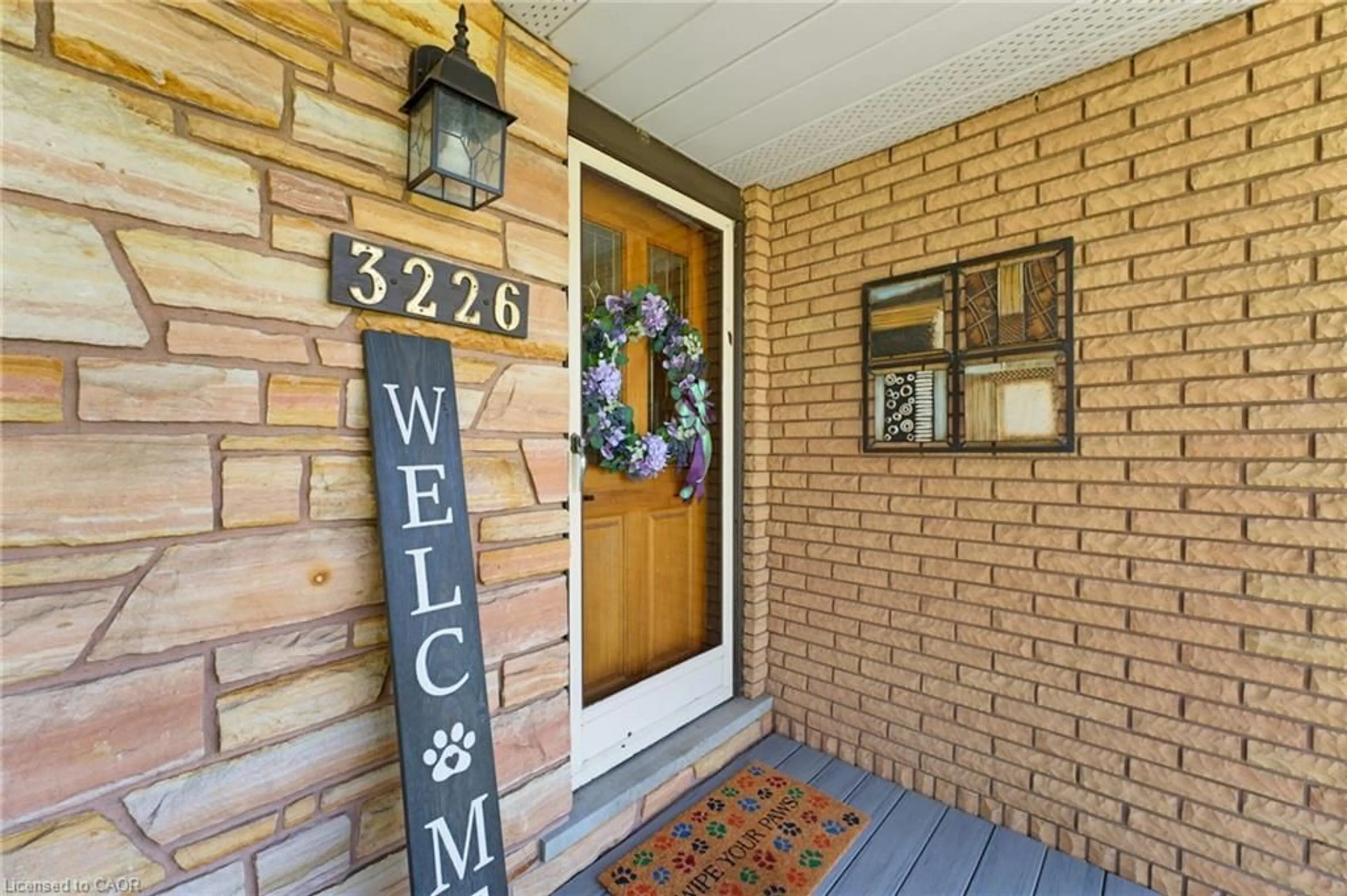 Indoor entryway for 3226 Indian Trail, Ancaster Ontario N3T 5M1