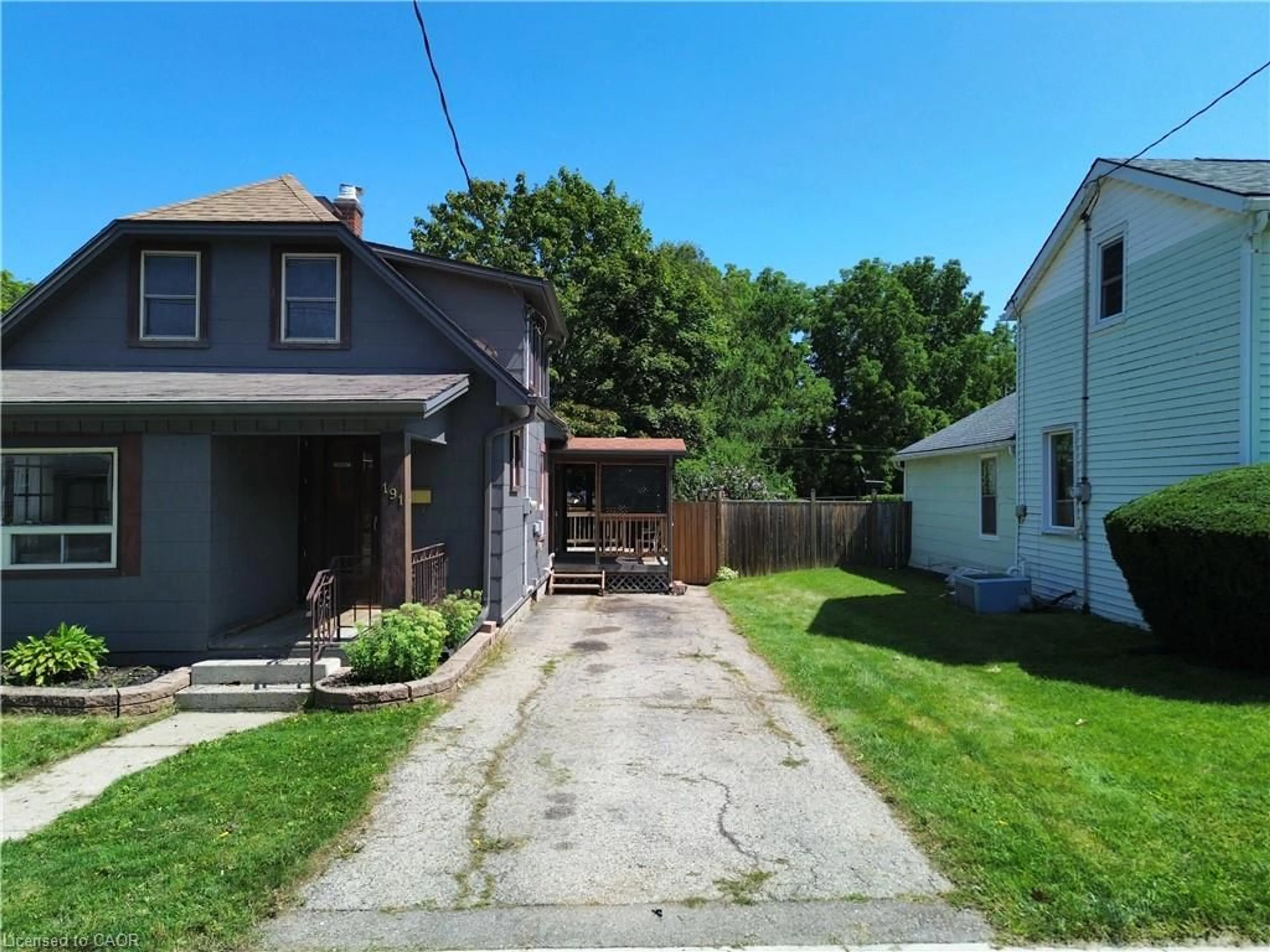 A pic from outside/outdoor area/front of a property/back of a property/a pic from drone, street for 191 Queen St, Simcoe Ontario N3Y 3Y7