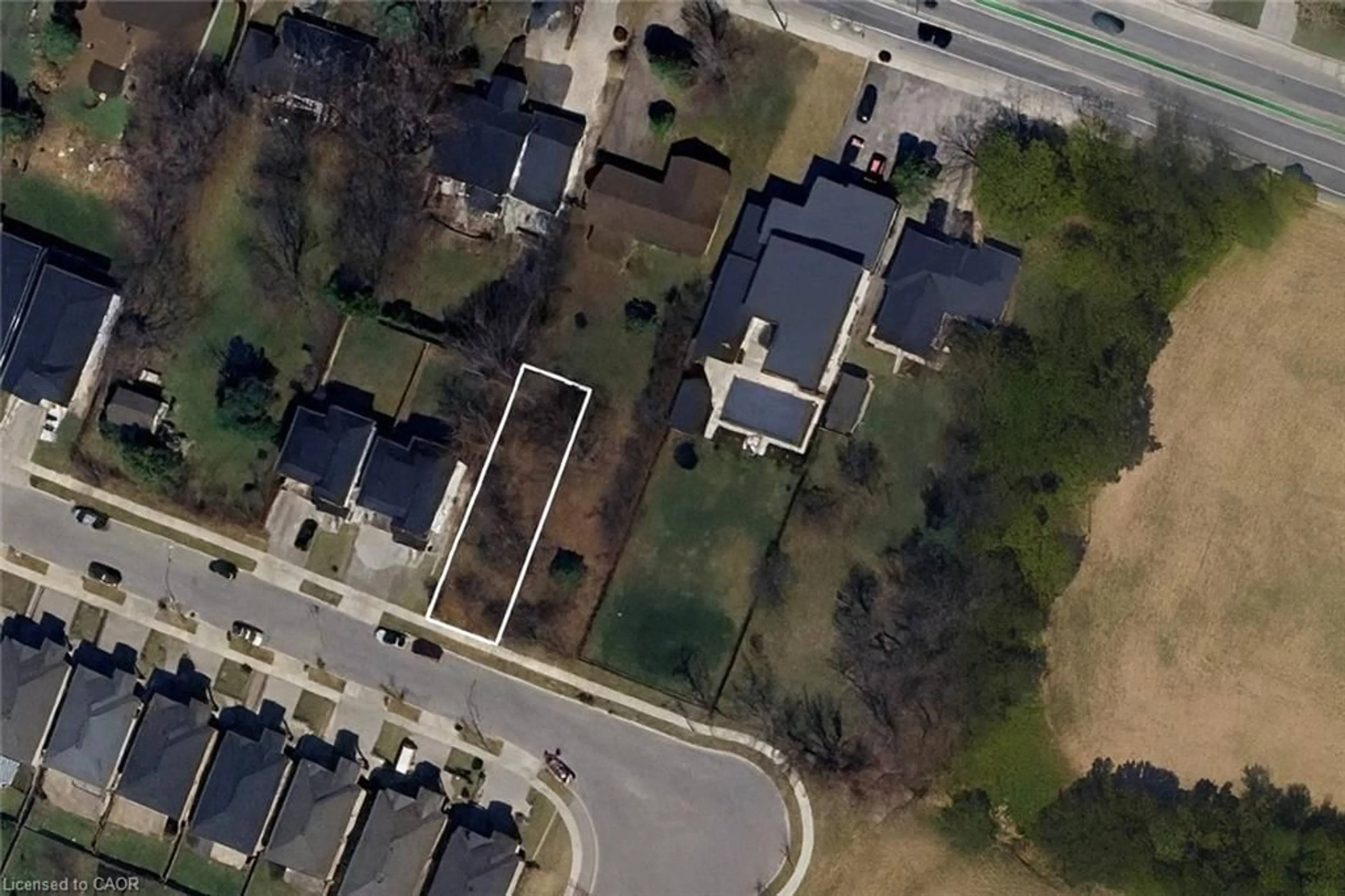 A pic from outside/outdoor area/front of a property/back of a property/a pic from drone, street for 55 Cielo Crt, Hamilton Ontario L9B 0J1