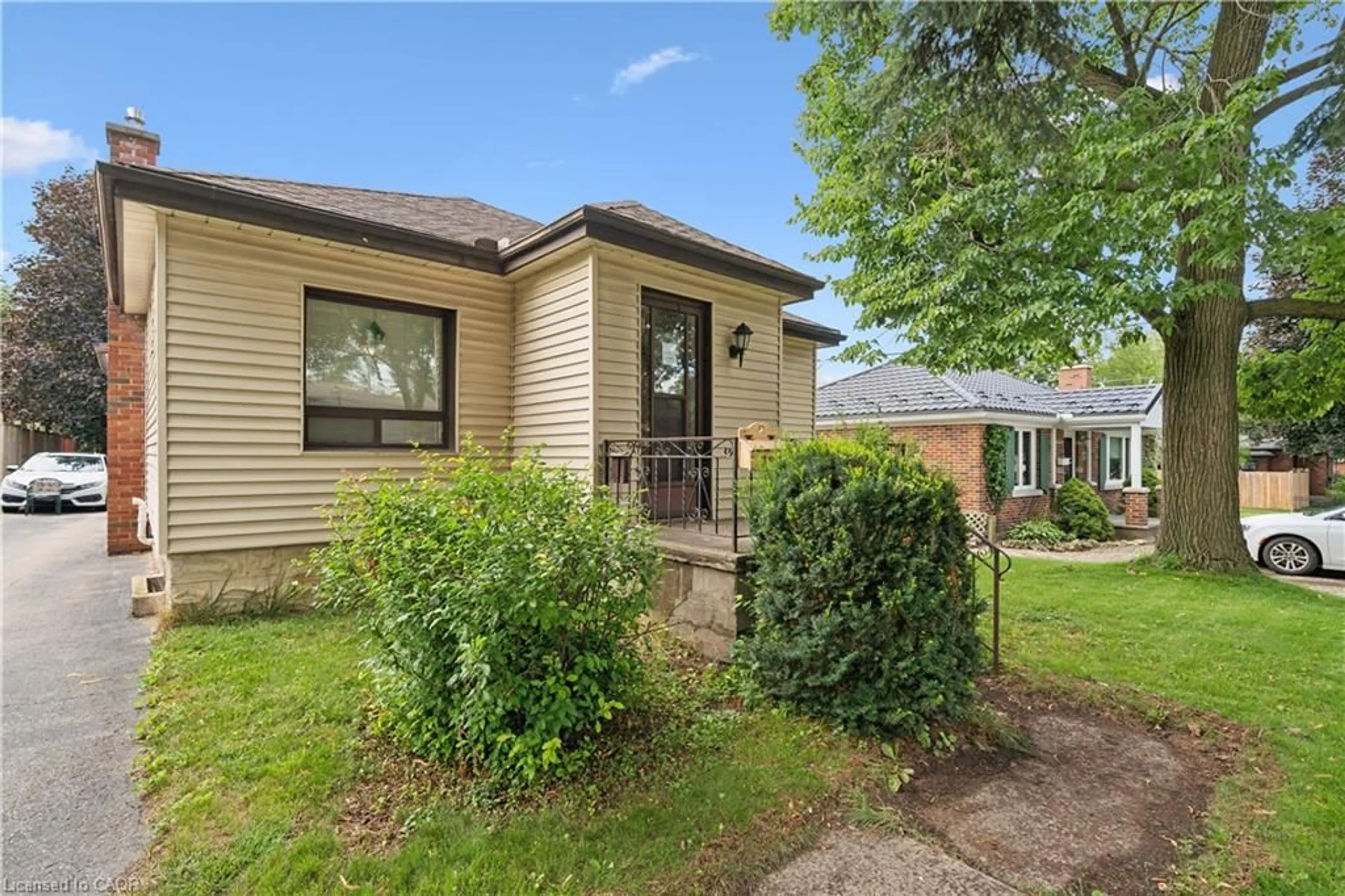 Unknown for 308 Moore St, Cambridge Ontario N3H 3A7