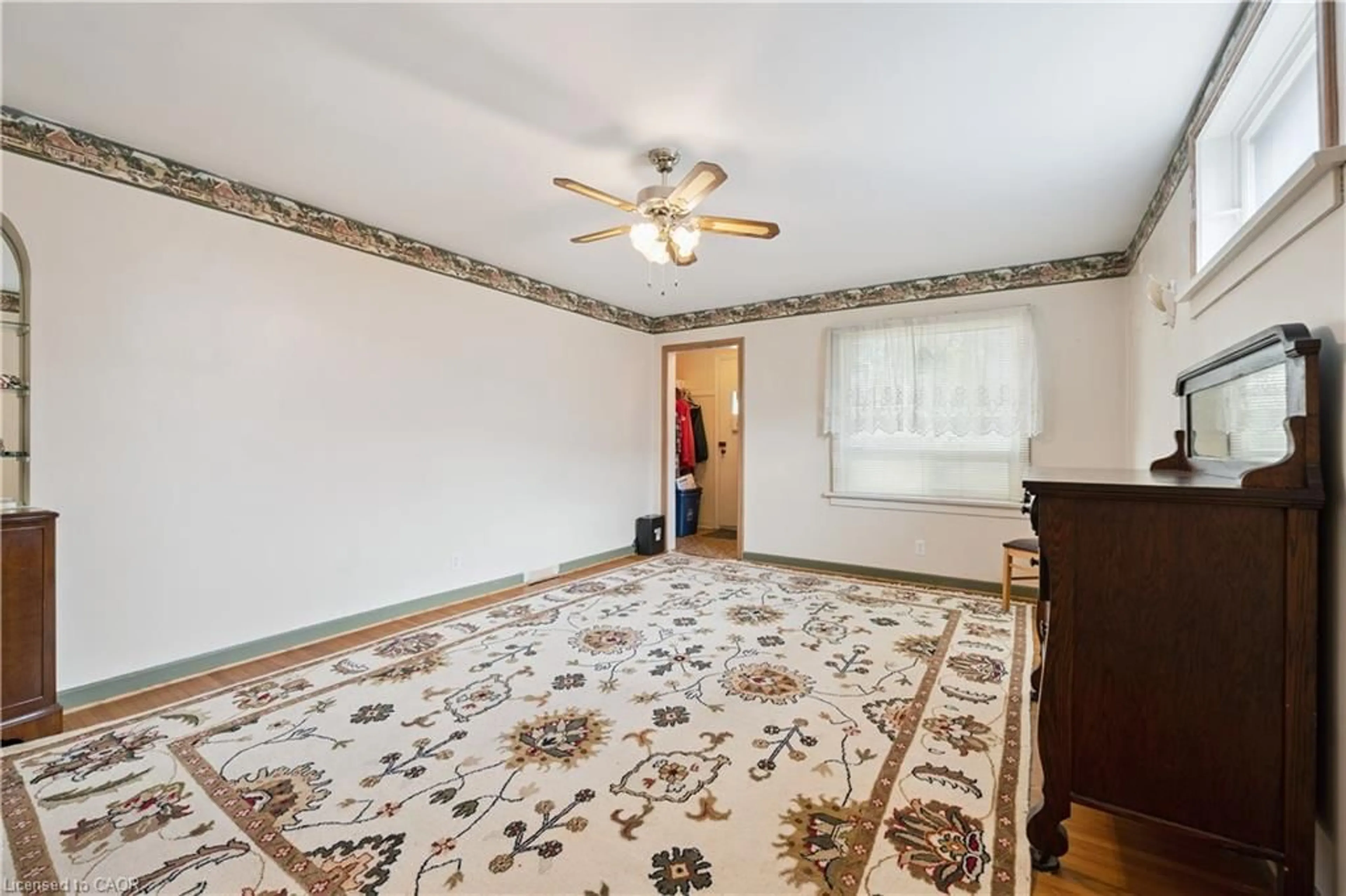 A pic of a room for 308 Moore St, Cambridge Ontario N3H 3A7