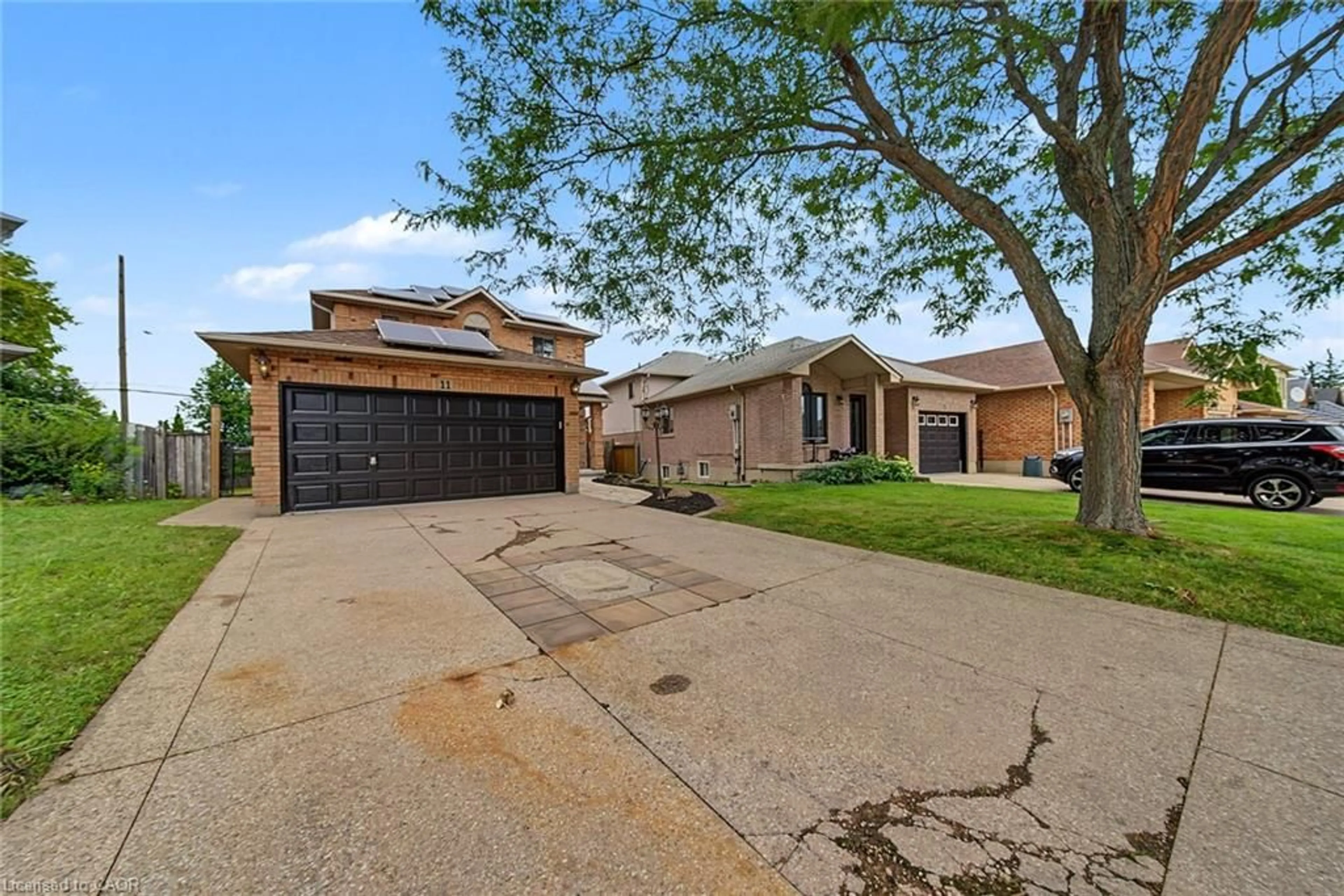 A pic from outside/outdoor area/front of a property/back of a property/a pic from drone, street for 11 Sedona Crt, Hamilton Ontario L9B 2R1
