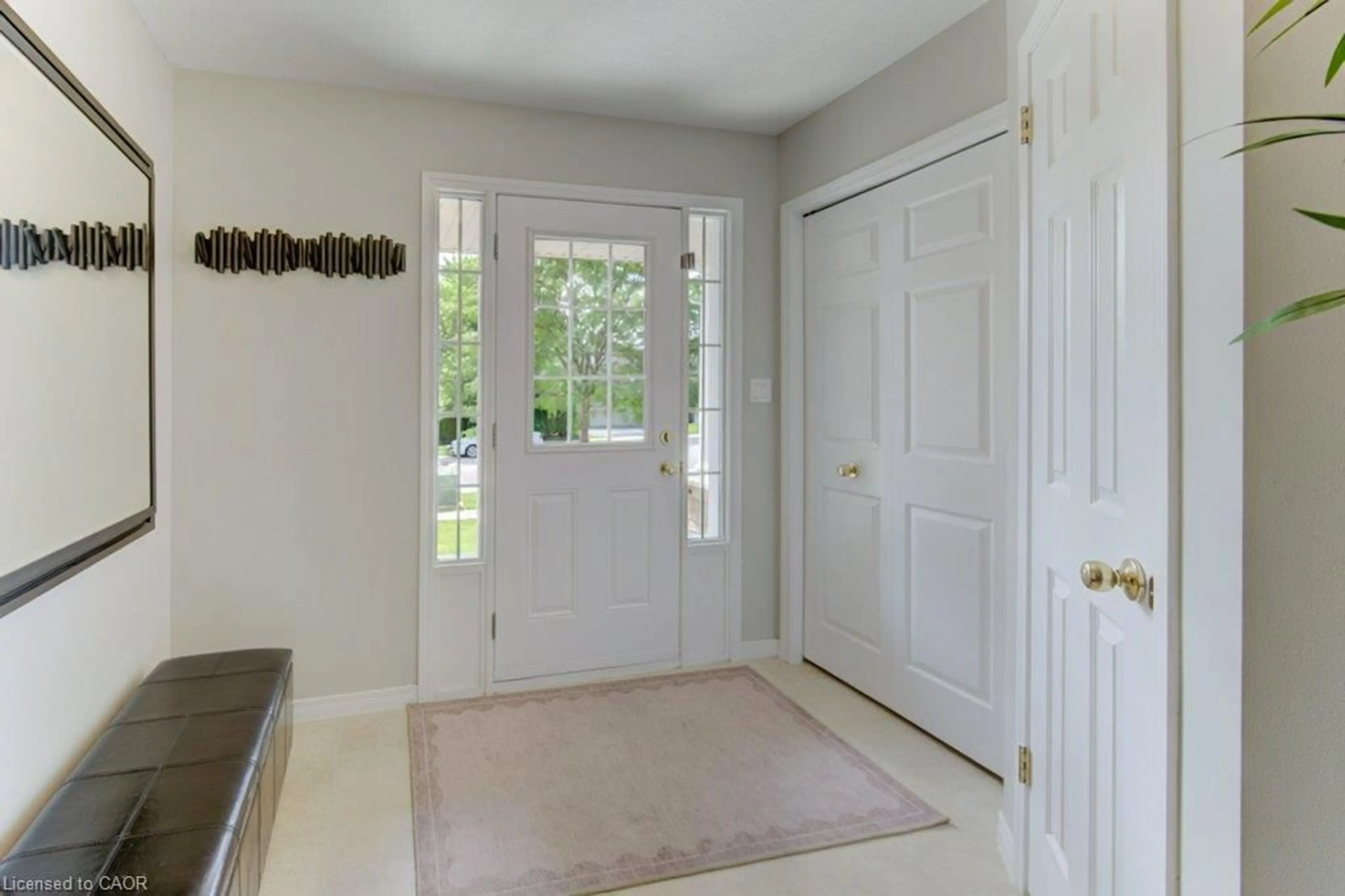 Indoor entryway for 412 Tealby Cres #A, Waterloo Ontario N2J 4Y8