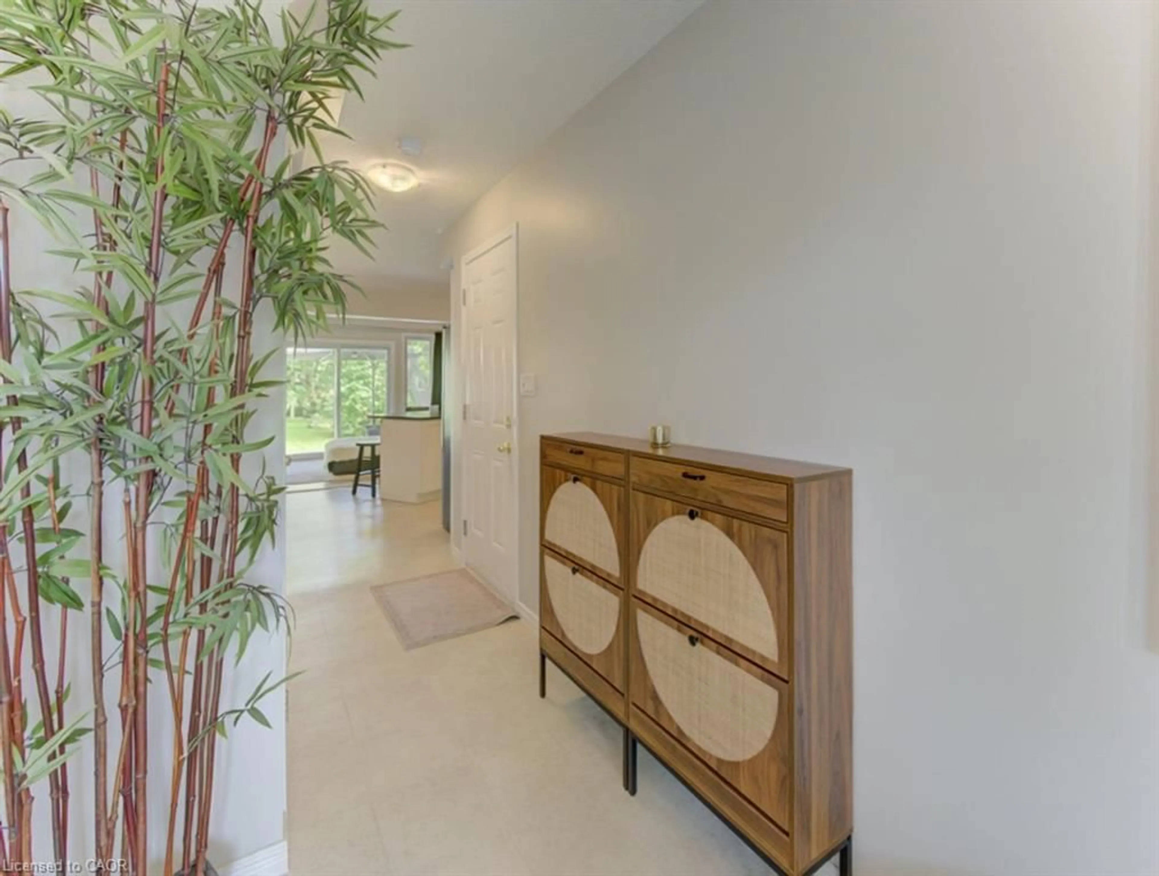 Indoor foyer for 412 Tealby Cres #A, Waterloo Ontario N2J 4Y8