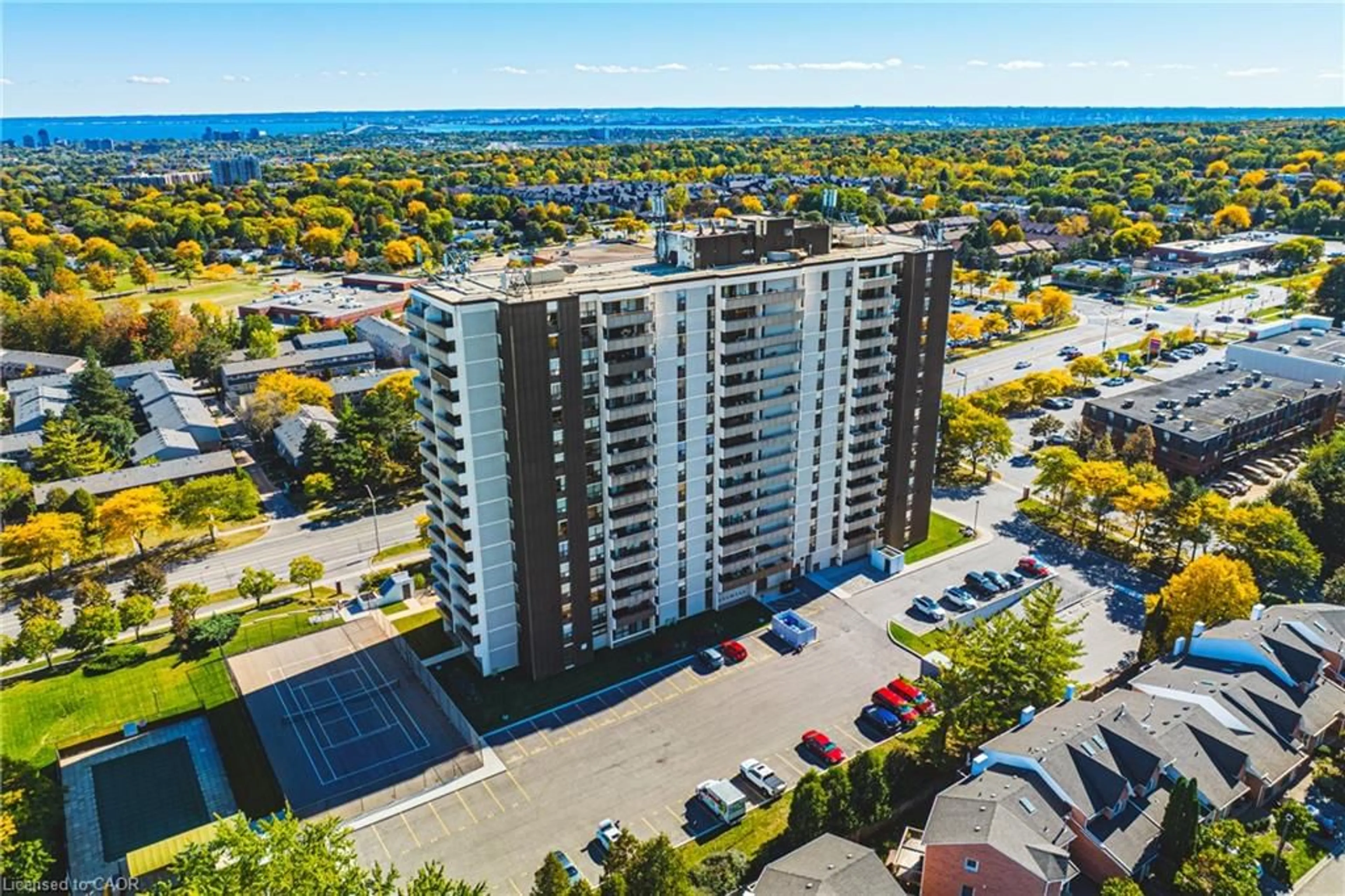 A pic from outside/outdoor area/front of a property/back of a property/a pic from drone, unknown for 2055 Upper Middle Rd #1105, Burlington Ontario L7P 3P4