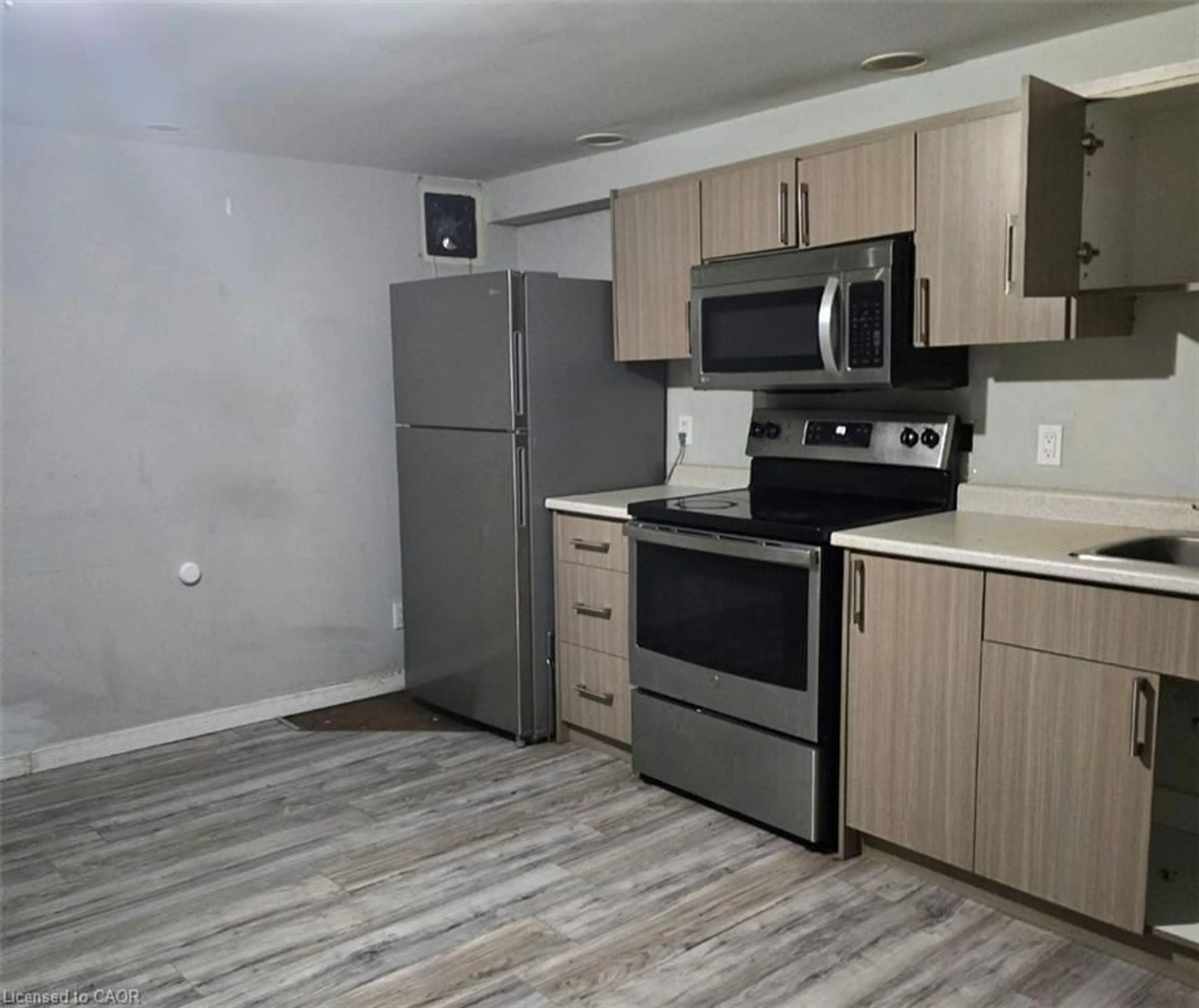 Standard kitchen, unknown for 1600 Culver Dr #20, London Ontario N5V 3H5