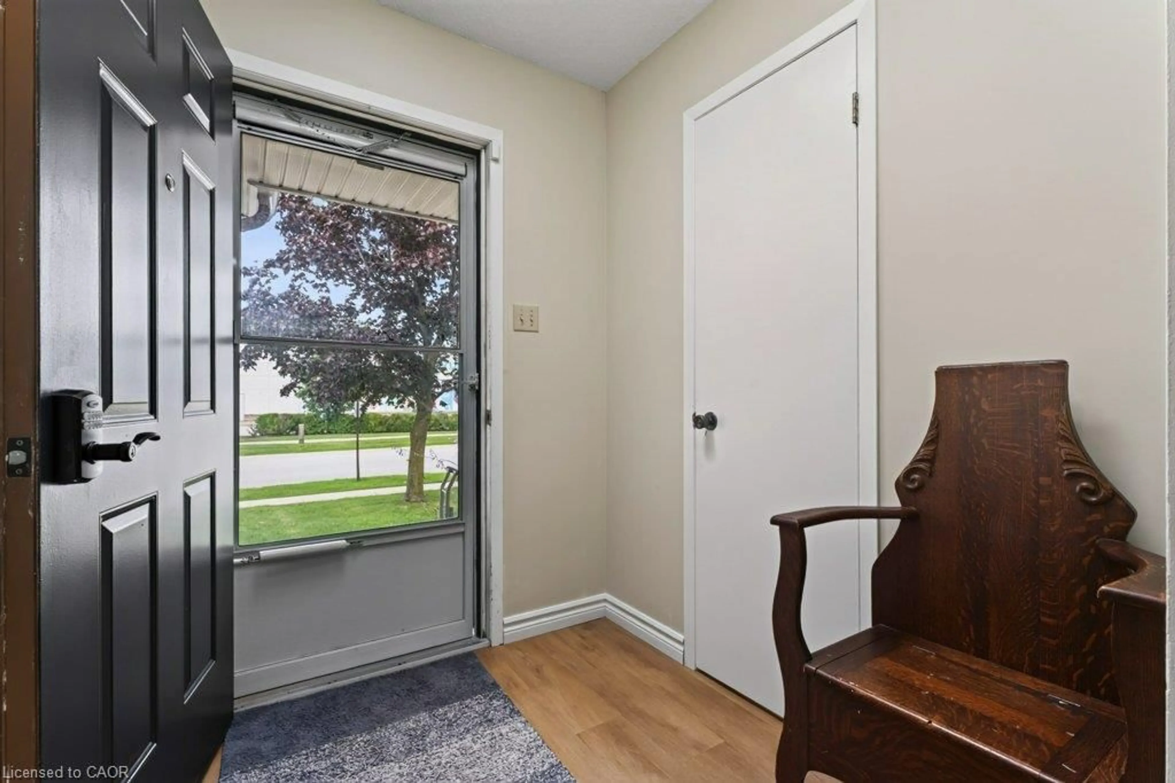 Indoor entryway for 5006 Friesen Blvd #10, Beamsville Ontario L3J 0A5
