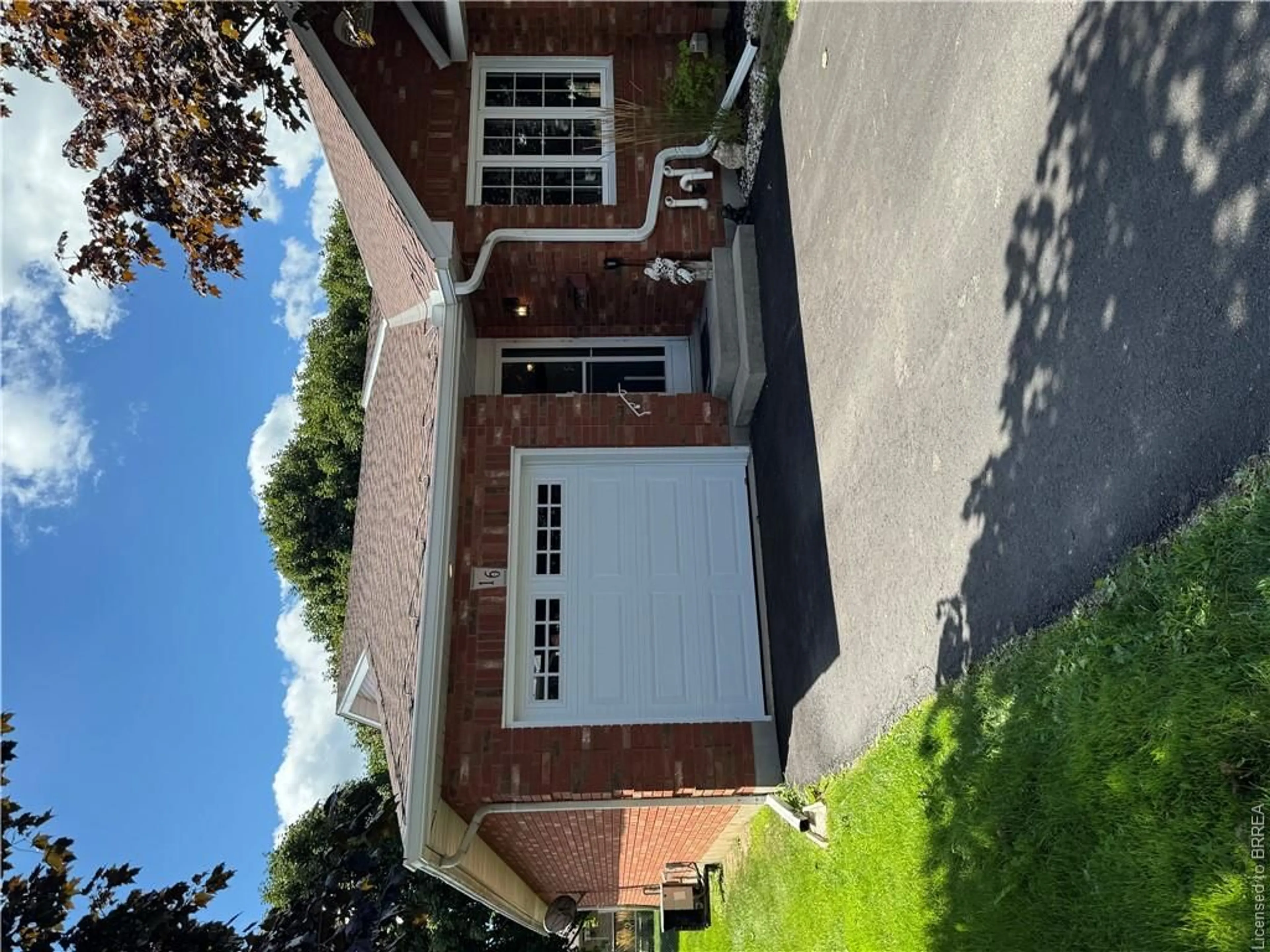 A pic from outside/outdoor area/front of a property/back of a property/a pic from drone, street for 60 Whitlaw Way #16, Paris Ontario N3L 4C3