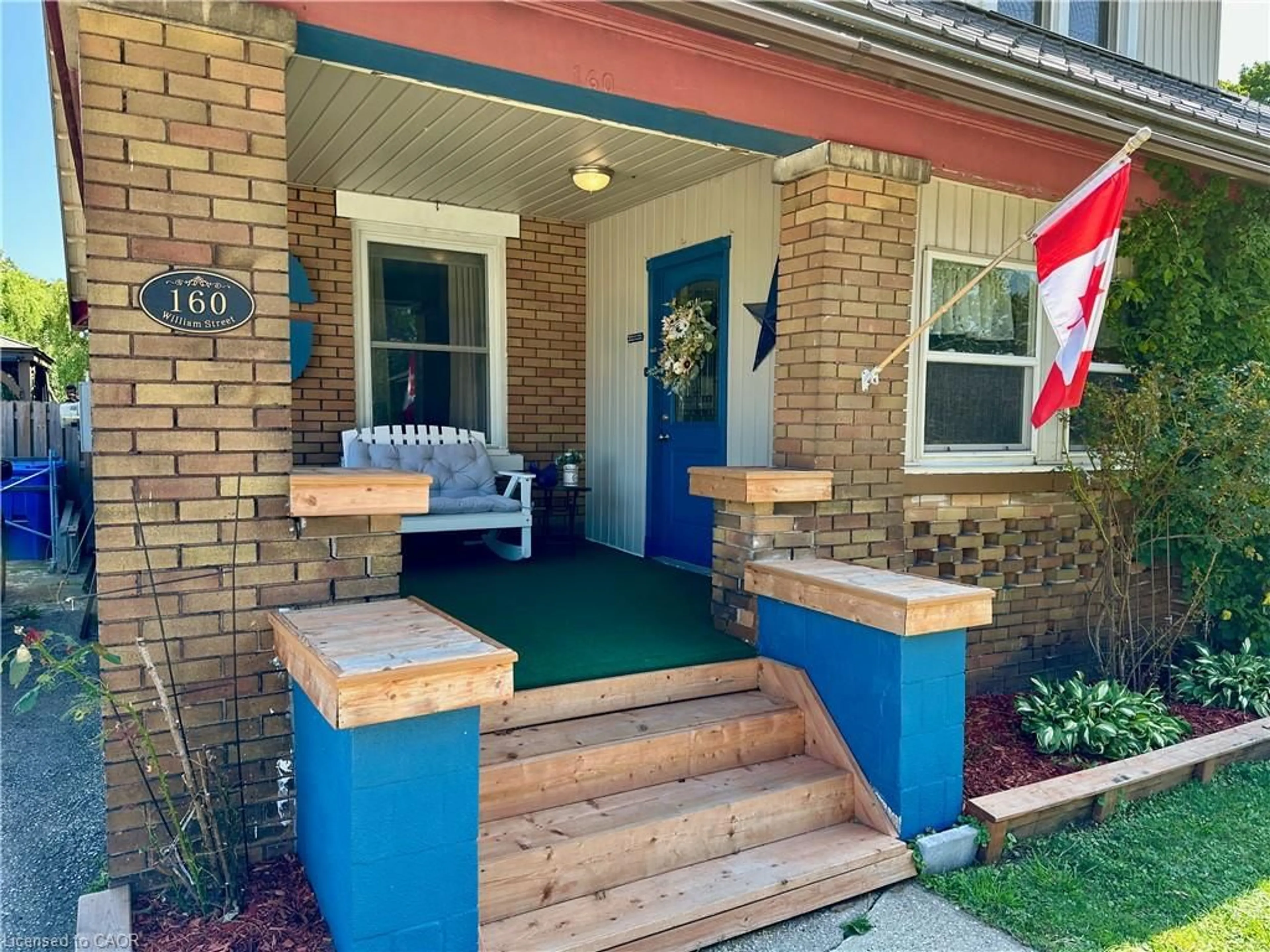 Indoor entryway for 160 William St, Palmerston Ontario N0G 2P0