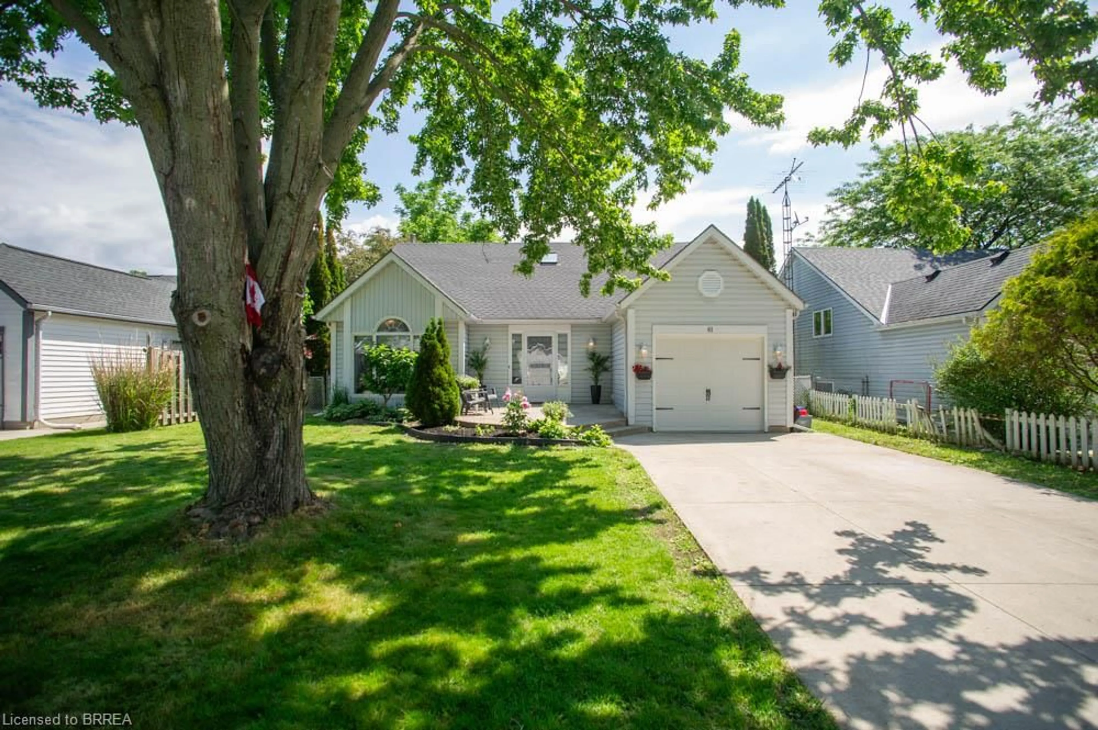 Home with vinyl exterior material, street for 61 Leslie Ave, Port Dover Ontario N0A 1N4