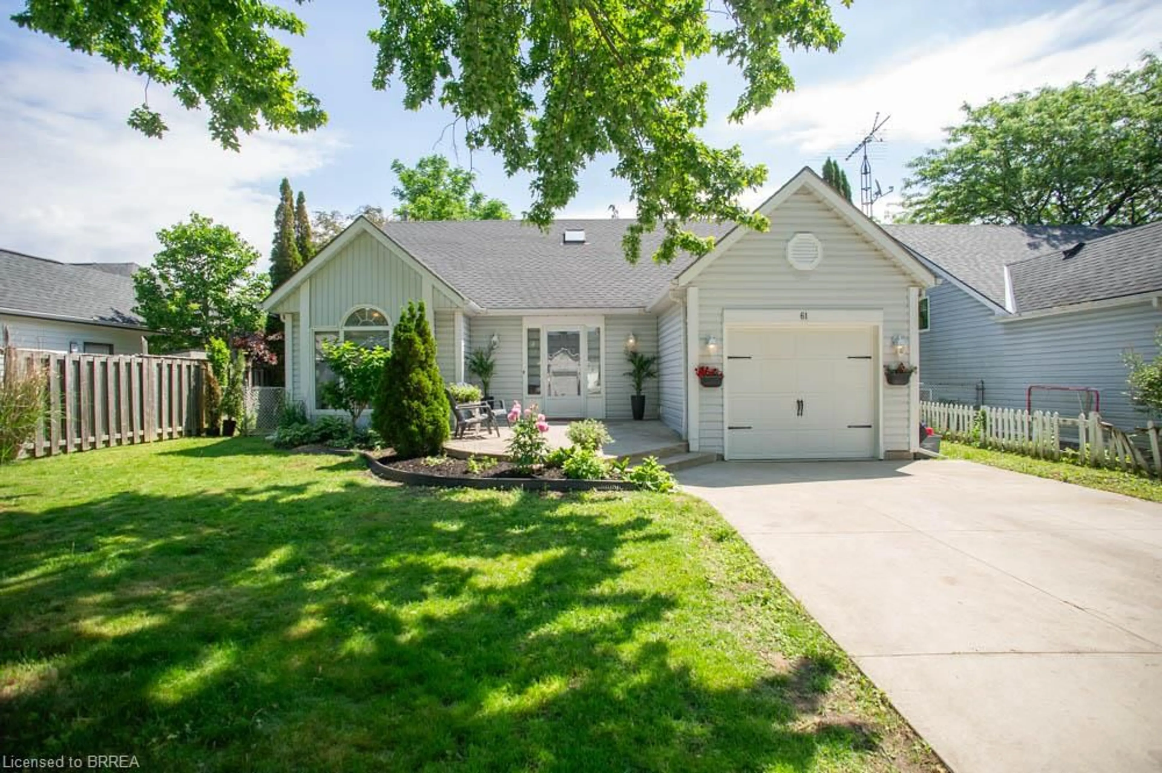 Home with vinyl exterior material, street for 61 Leslie Ave, Port Dover Ontario N0A 1N4