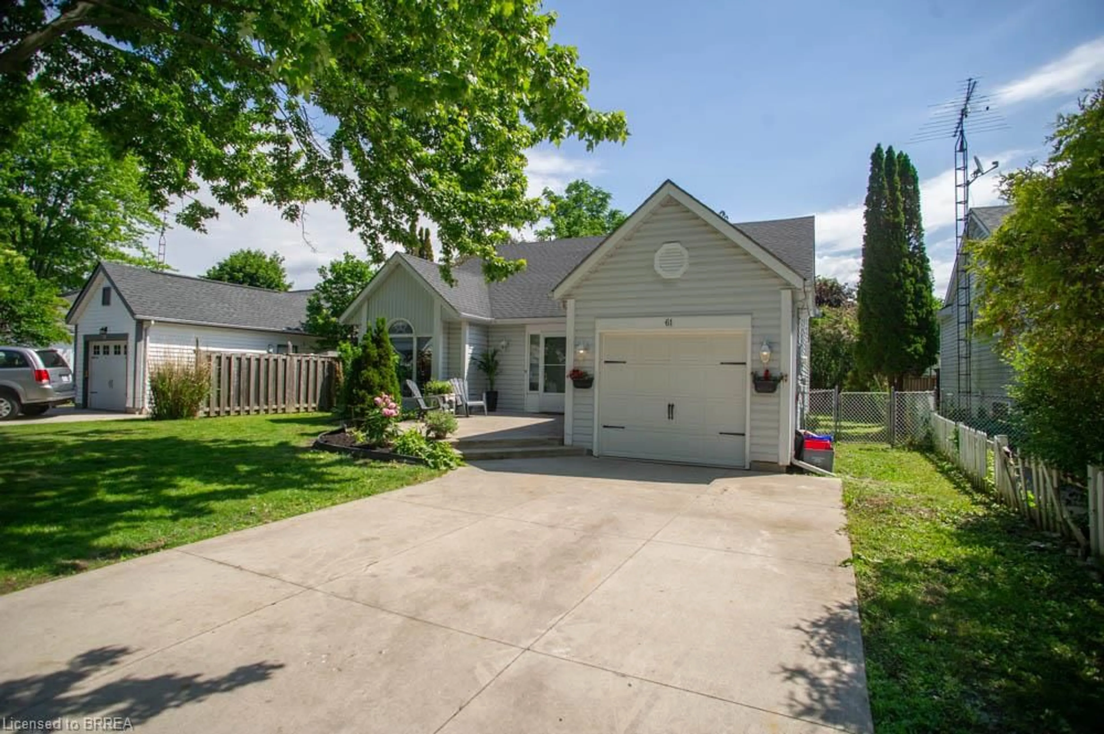 A pic from outside/outdoor area/front of a property/back of a property/a pic from drone, street for 61 Leslie Ave, Port Dover Ontario N0A 1N4
