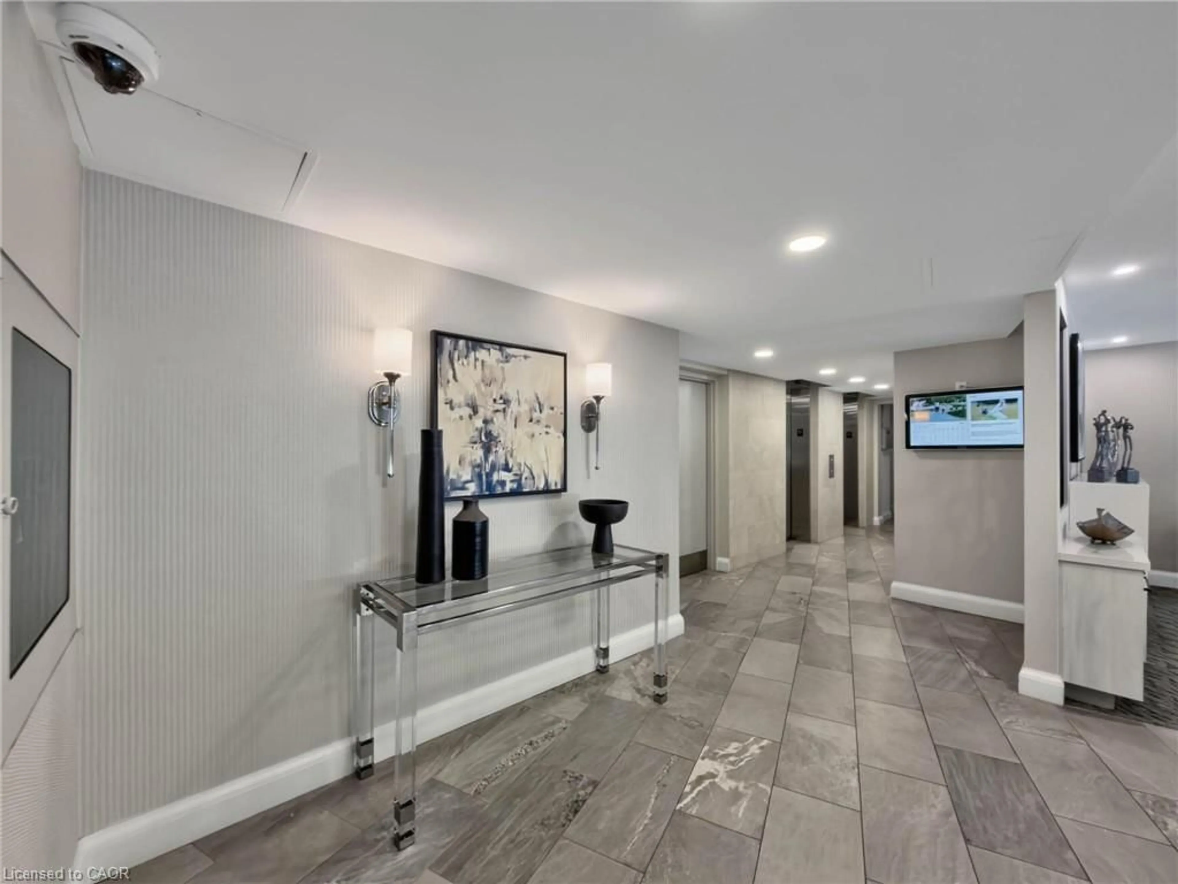 Indoor foyer for 1230 Marlborough Crt #202, Oakville Ontario L6H 3K6
