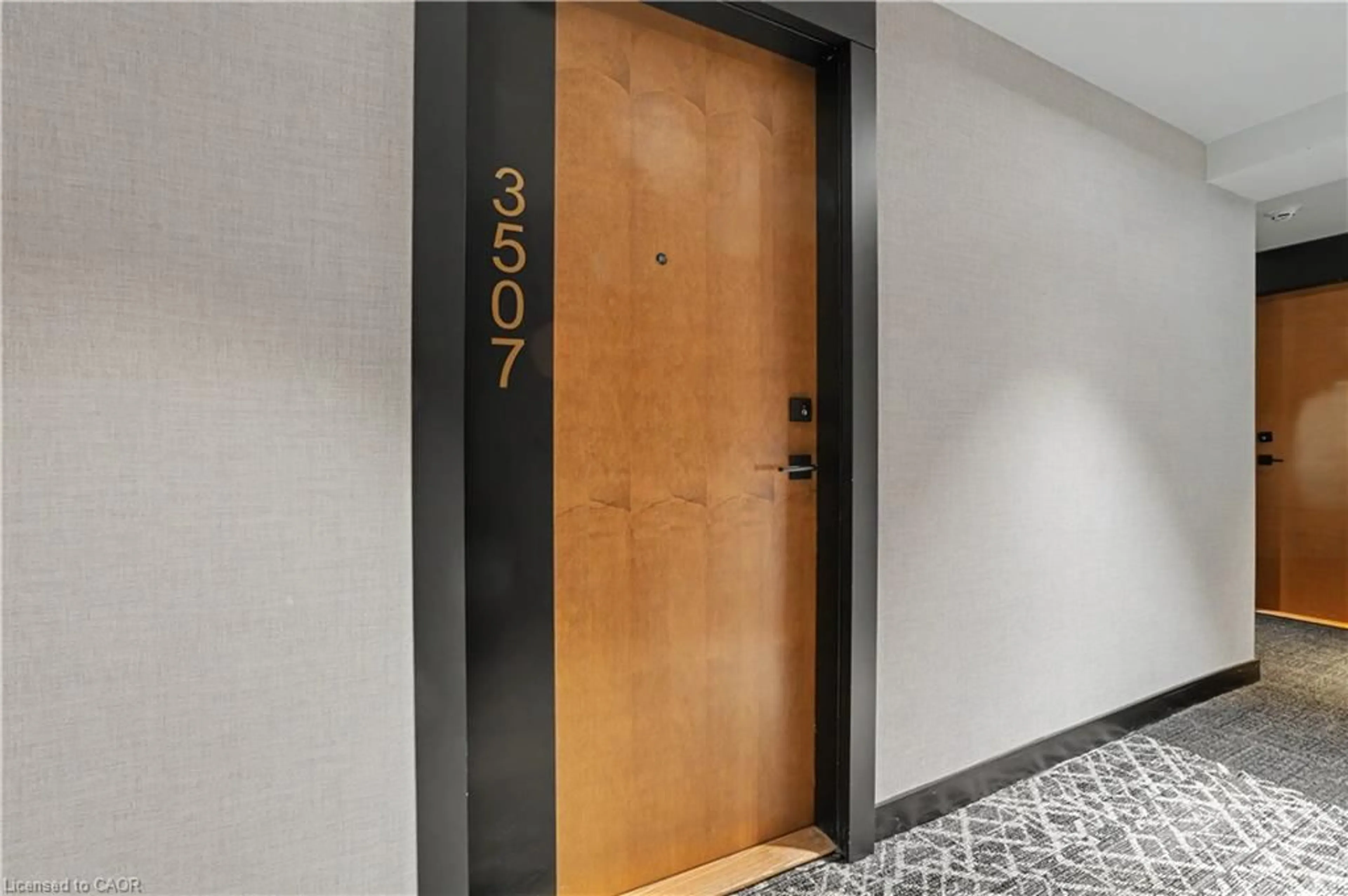 Indoor foyer for 2920 Highway 7 Hwy #3507, Vaughan Ontario L4K 0P4