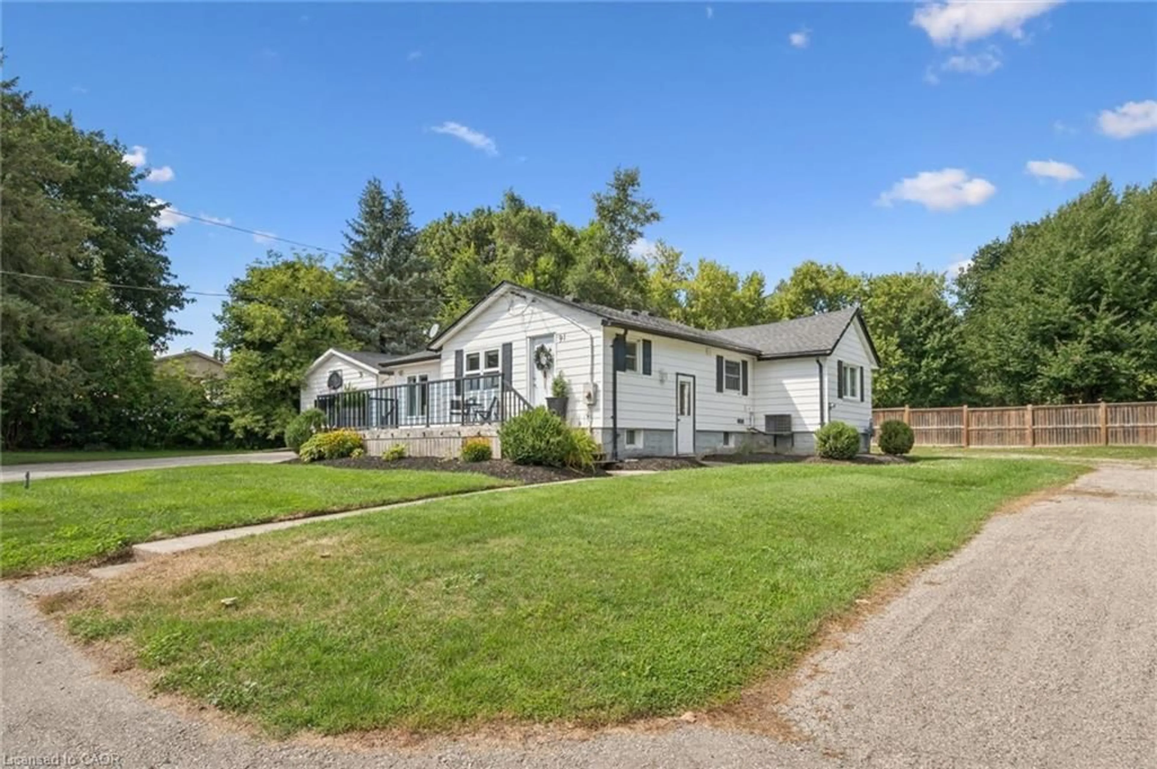 Home with vinyl exterior material, street for 91 Jane St, St. Clements Ontario N0B 2M0