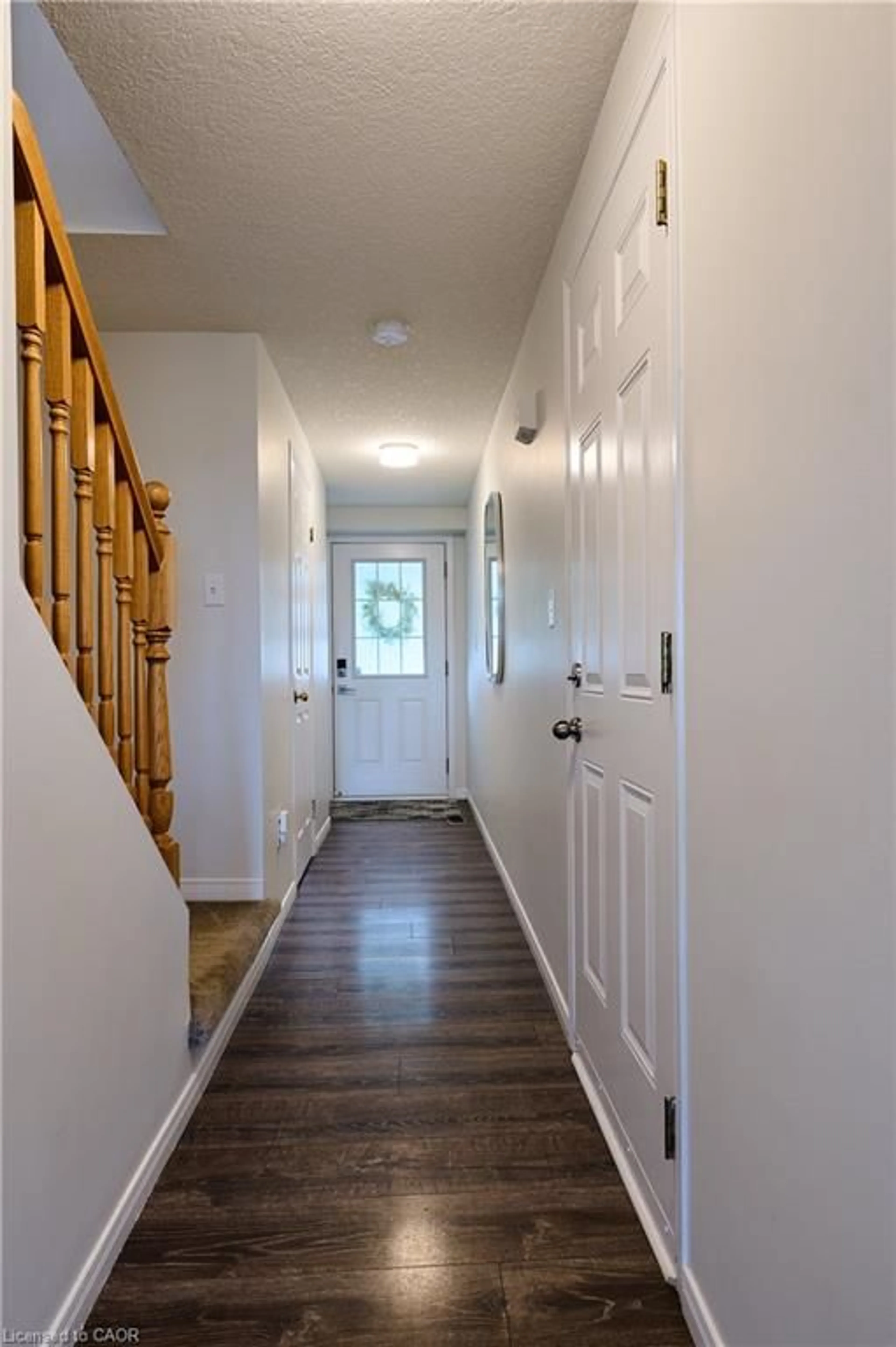 Indoor entryway for 212 Red Clover Crt, Kitchener Ontario N2E 4J5