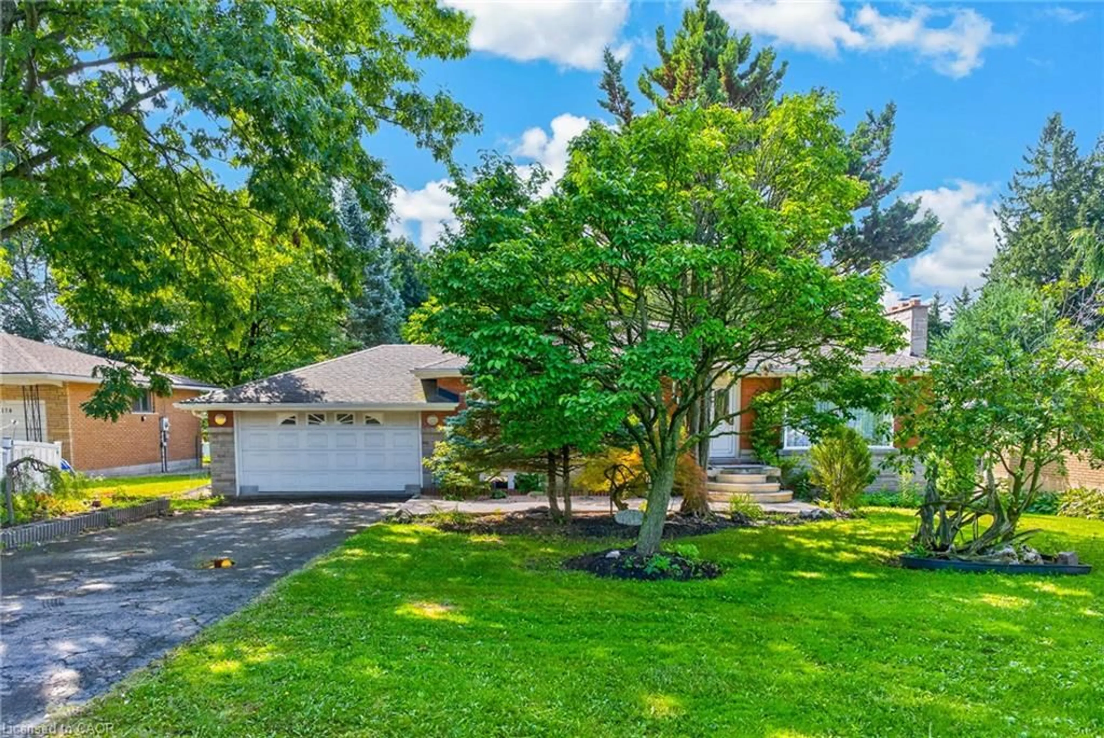 A pic from outside/outdoor area/front of a property/back of a property/a pic from drone, unknown for 170 Mohawk Rd, Ancaster Ontario L0G 2W9