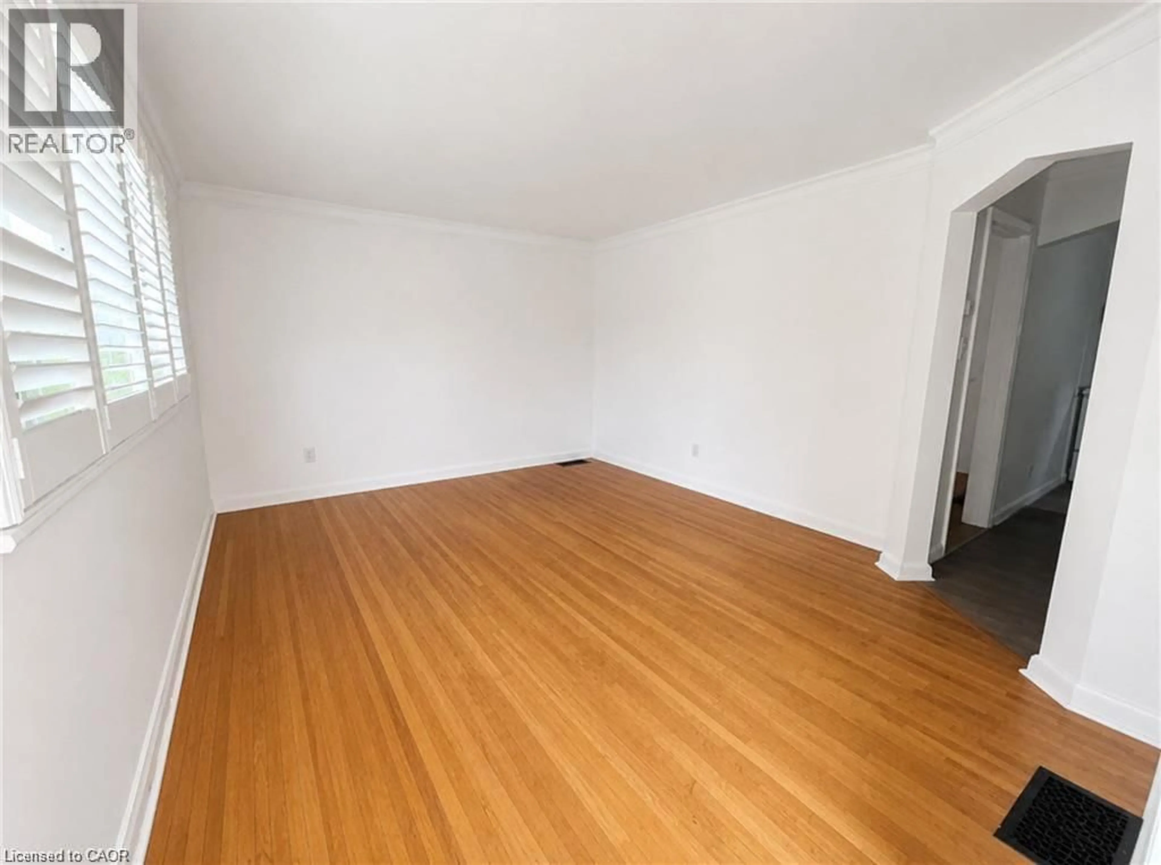 A pic of a room for 83 East 41st St, Hamilton Ontario L8T 2Z5