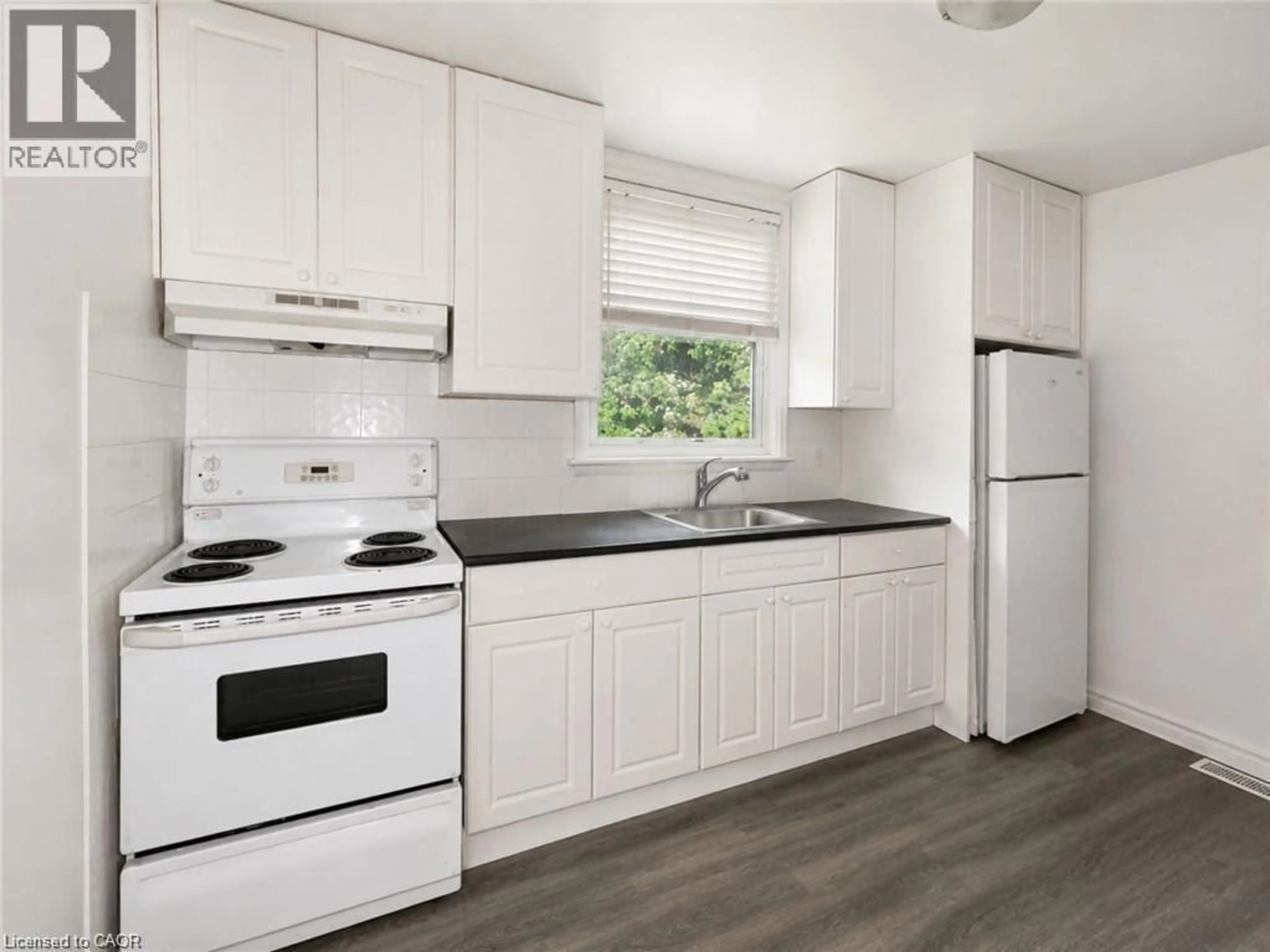 Standard kitchen, unknown for 83 East 41st St, Hamilton Ontario L8T 2Z5