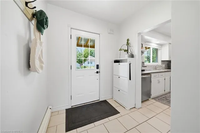 33 Wood St, Brantford 3
