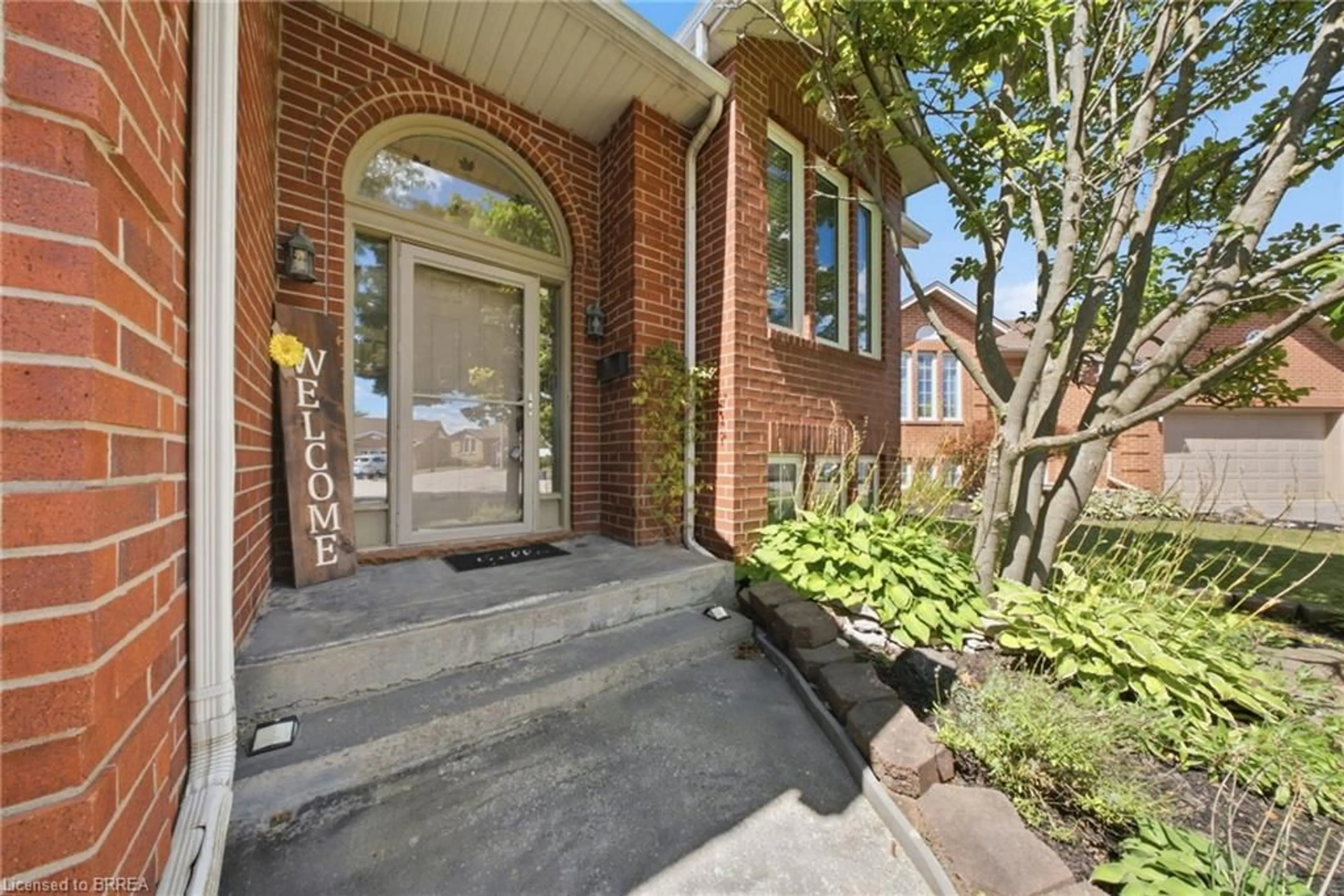 Home with brick exterior material, street for 29 Strong Crt, Brantford Ontario N3R 7Y4