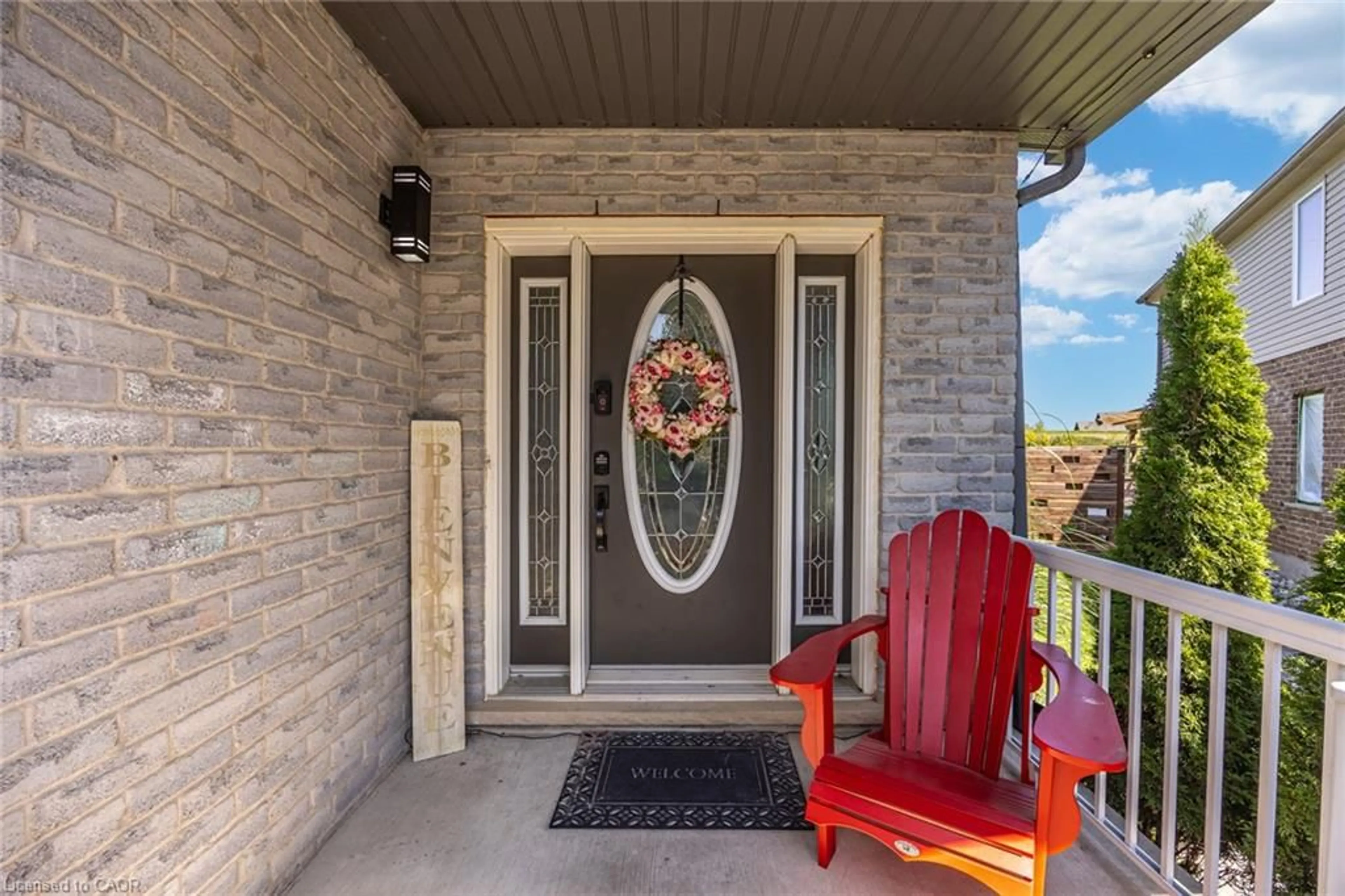 Indoor entryway for 944 Parkvale Crt, Kitchener Ontario N2R 1Y6