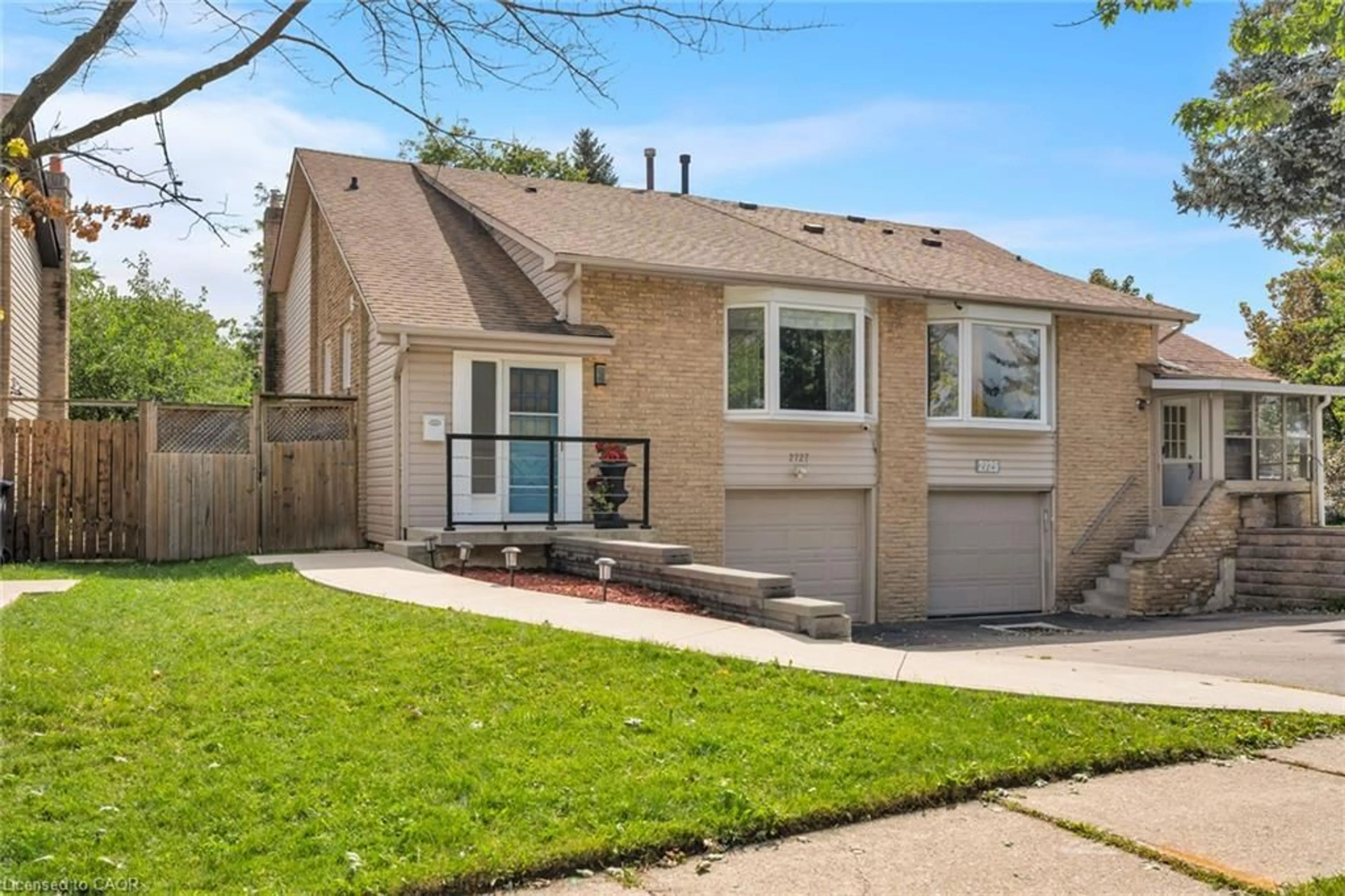 Home with brick exterior material, street for 2727 Bucklepost Cres, Meadowvale Ontario L5N 1X6