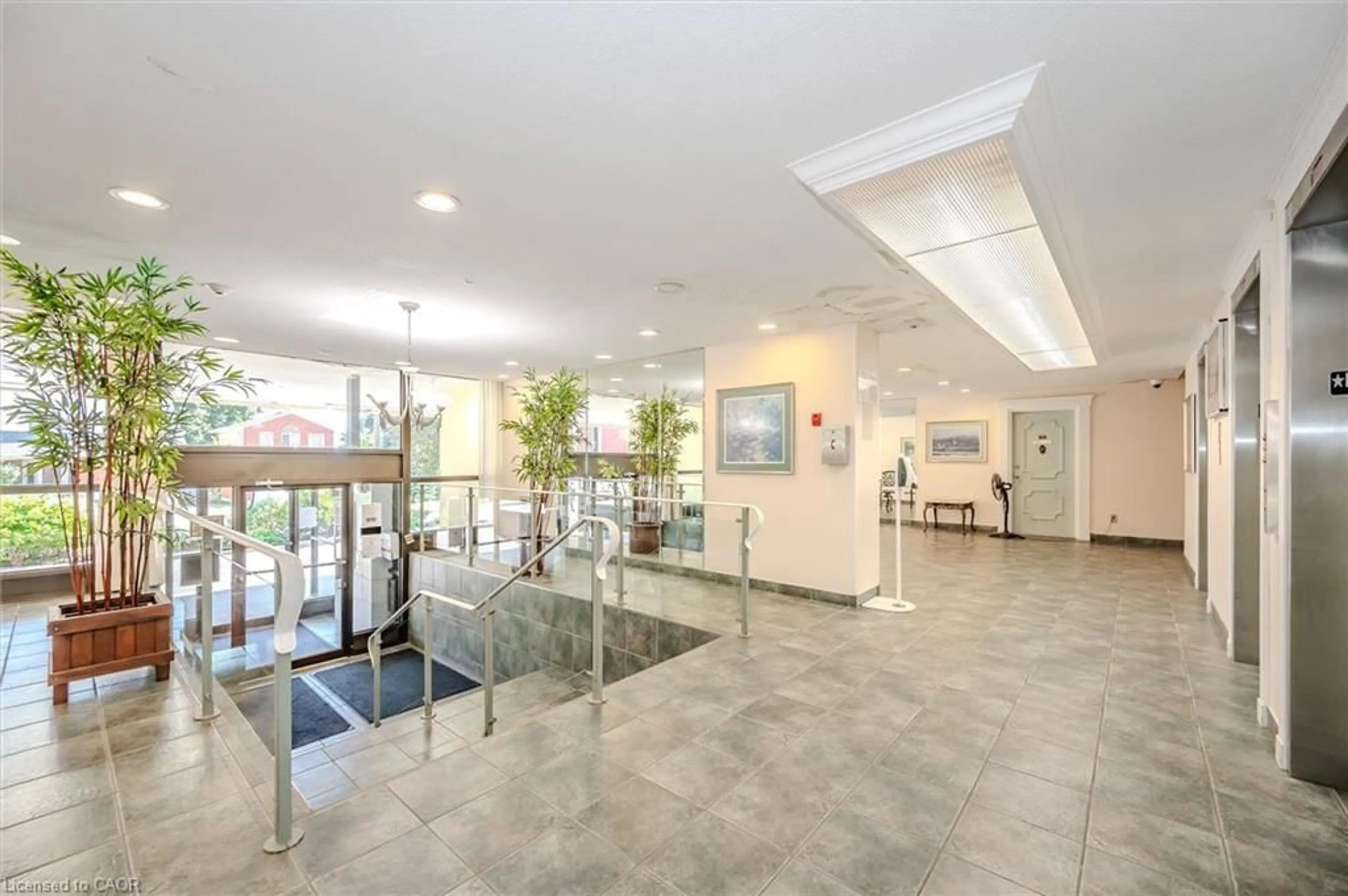 Indoor foyer for 81 Church St #1801, Kitchener Ontario N2G 4M1
