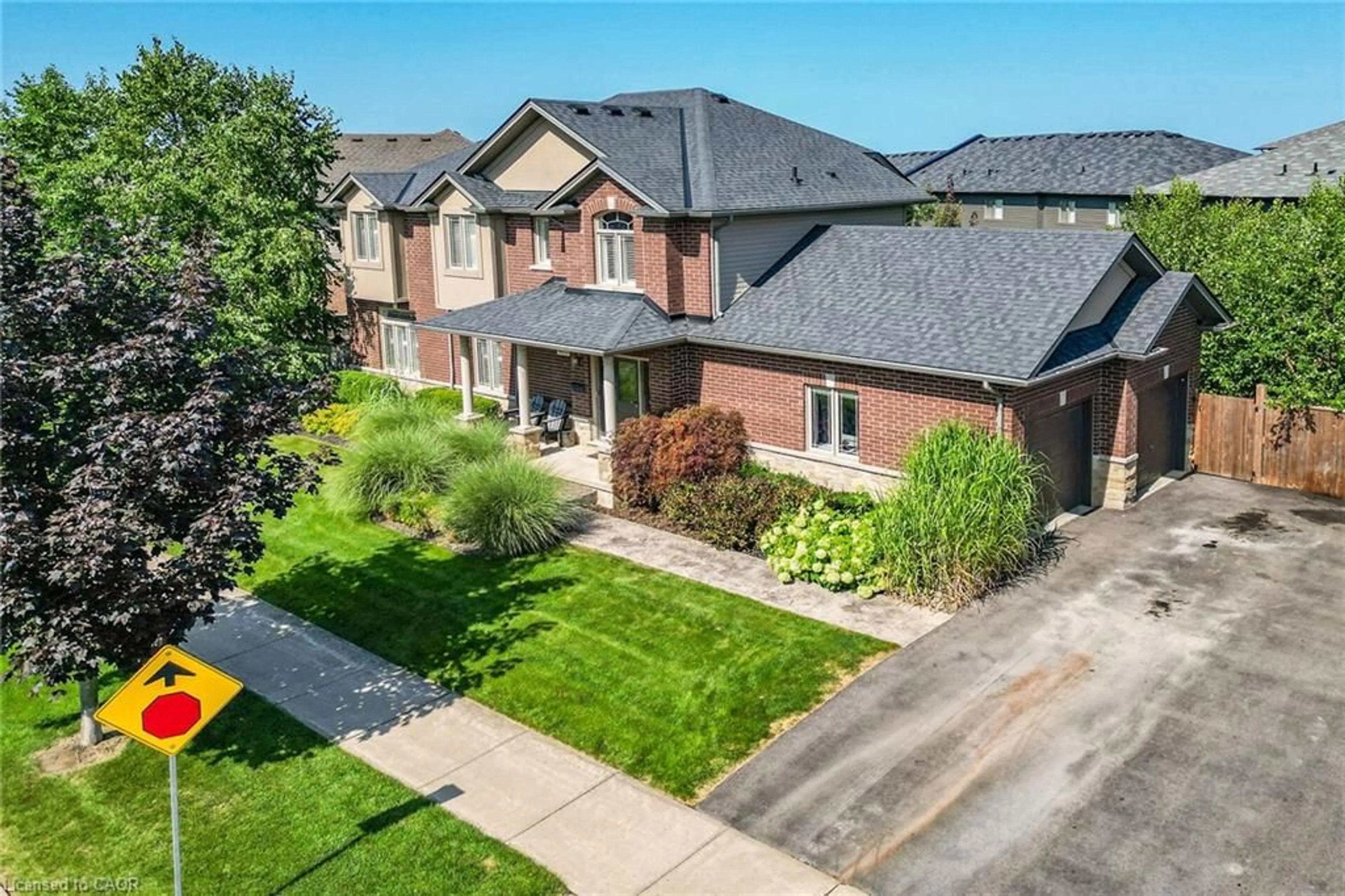 A pic from outside/outdoor area/front of a property/back of a property/a pic from drone, street for 4079 Stadelbauer Dr, Beamsville Ontario L3J 0M4