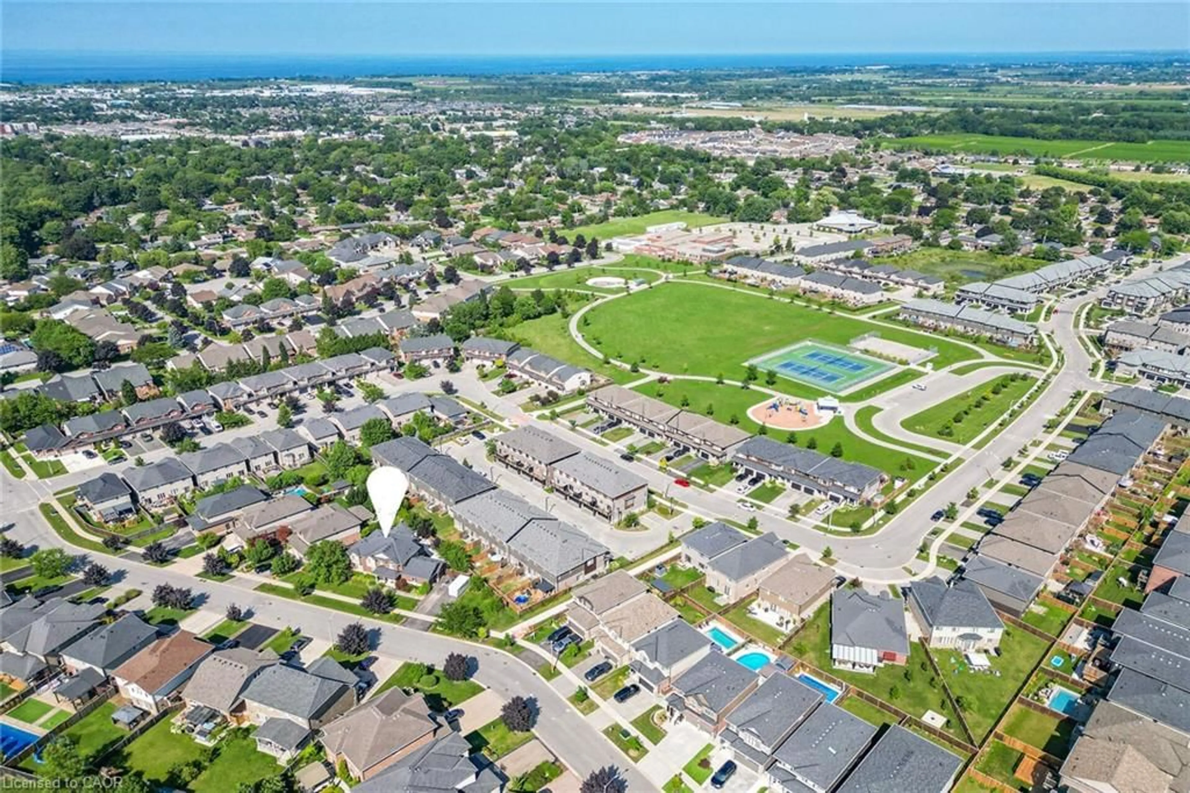A pic from outside/outdoor area/front of a property/back of a property/a pic from drone, street for 4079 Stadelbauer Dr, Beamsville Ontario L3J 0M4