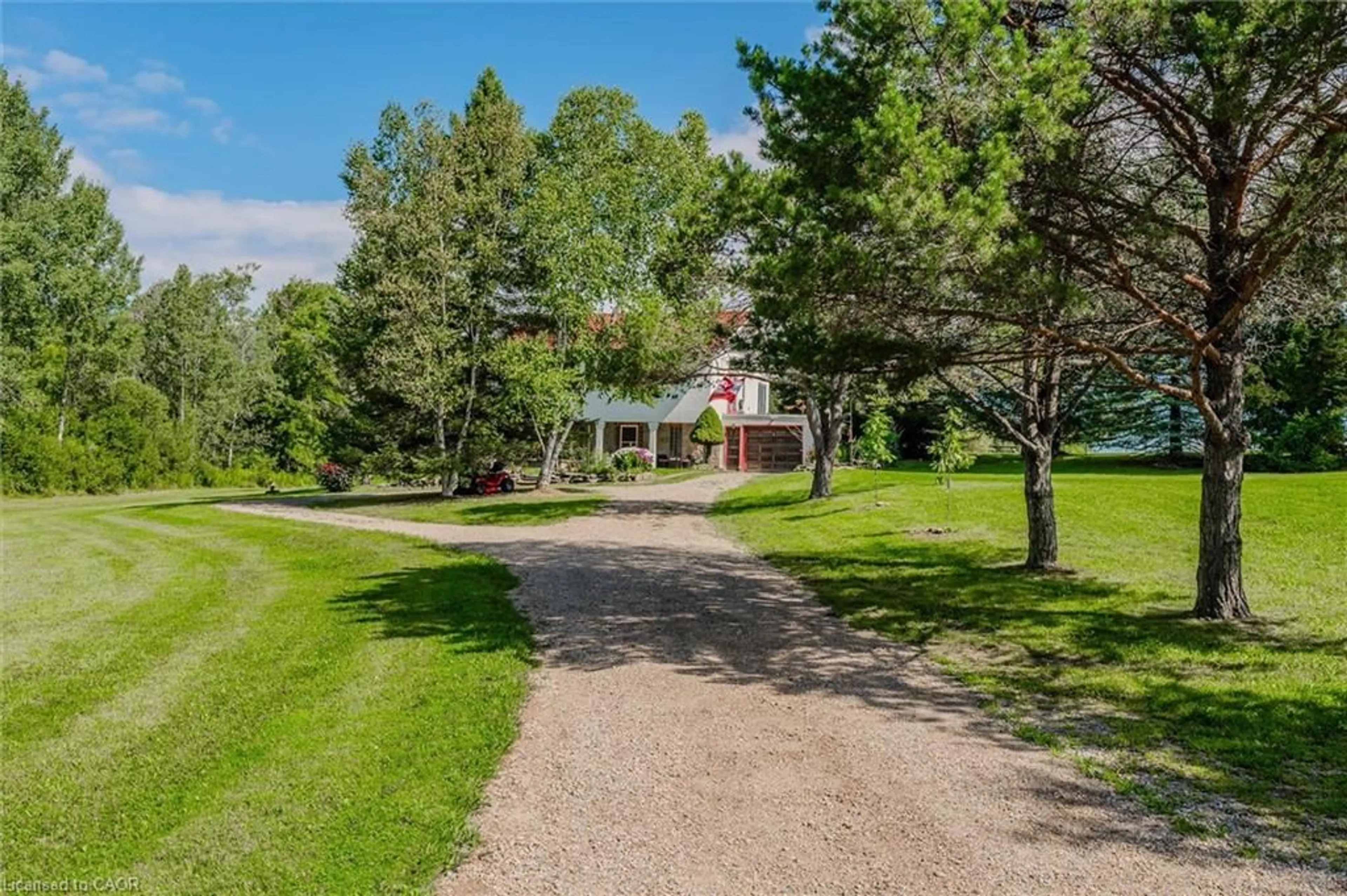 A pic from outside/outdoor area/front of a property/back of a property/a pic from drone, unknown for 7530 Macphersons Lane, Puslinch Ontario N0B 2J0