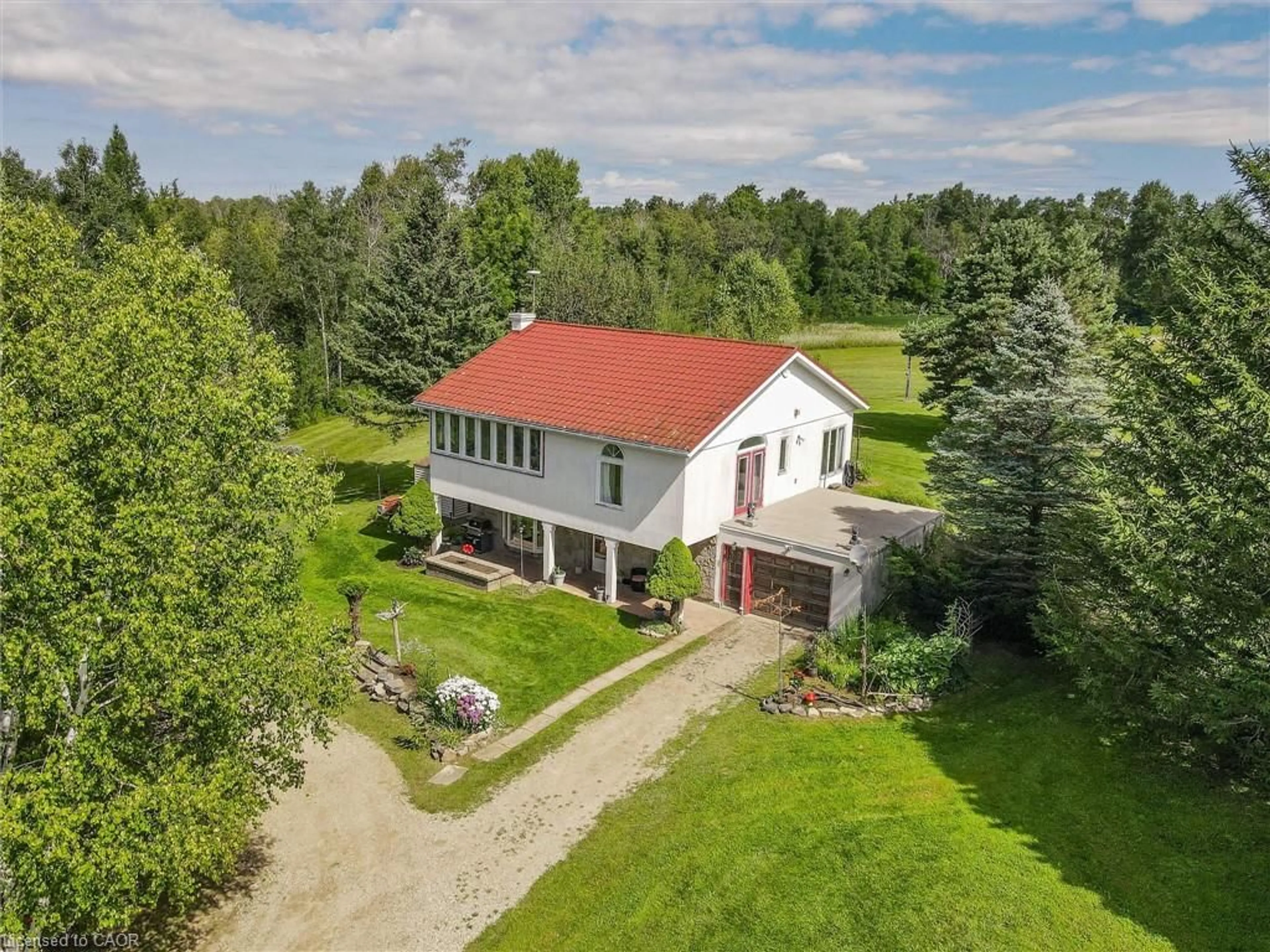 A pic from outside/outdoor area/front of a property/back of a property/a pic from drone, unknown for 7530 Macphersons Lane, Puslinch Ontario N0B 2J0