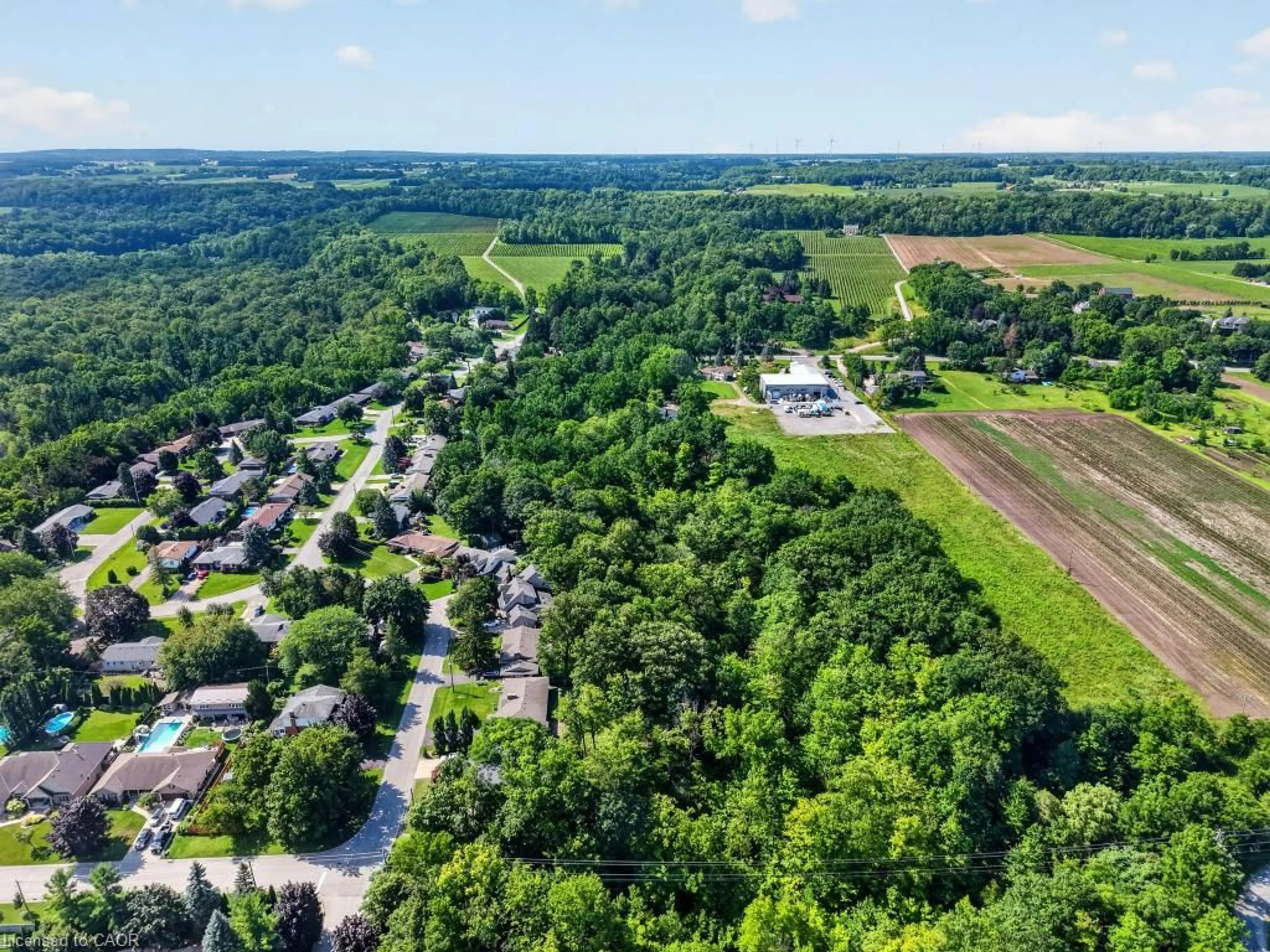 A pic from outside/outdoor area/front of a property/back of a property/a pic from drone, unknown for 3169 King St, Vineland Ontario L0R 2C0