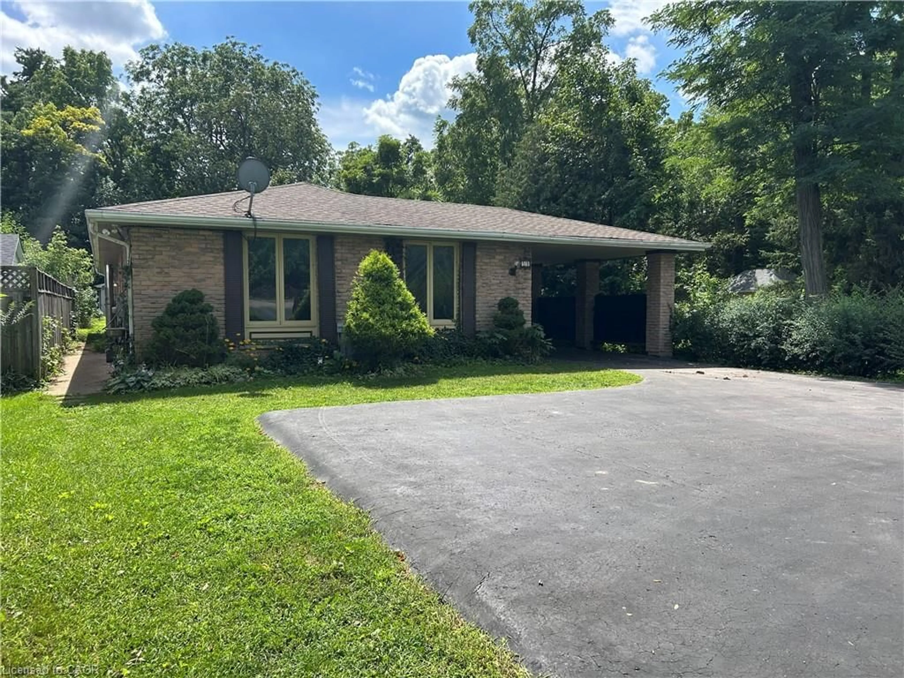 A pic from outside/outdoor area/front of a property/back of a property/a pic from drone, unknown for 90 Queensway, Simcoe Ontario N3Y 4M6