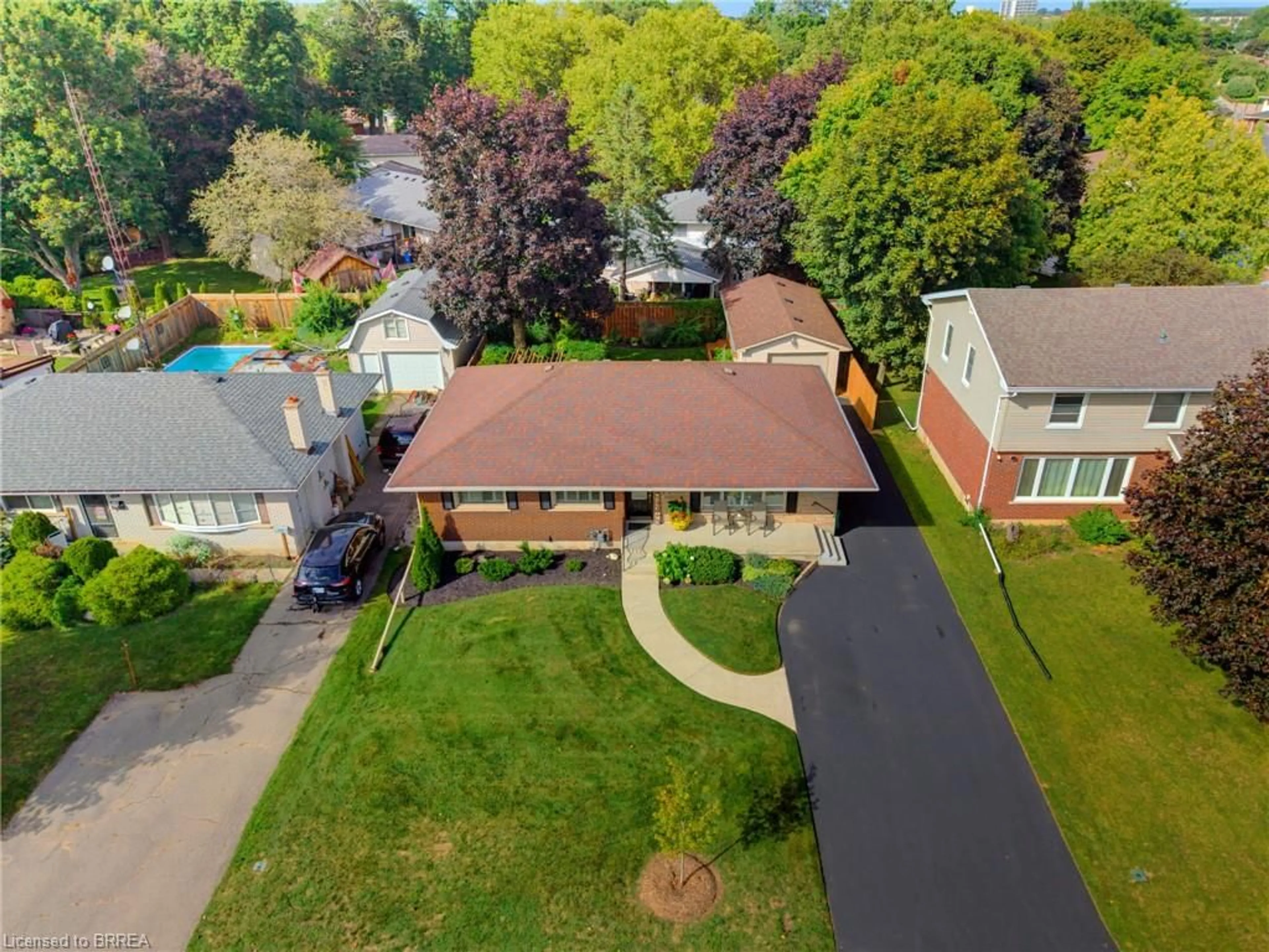 A pic from outside/outdoor area/front of a property/back of a property/a pic from drone, street for 107 Pusey Blvd, Brantford Ontario N3R 2S6