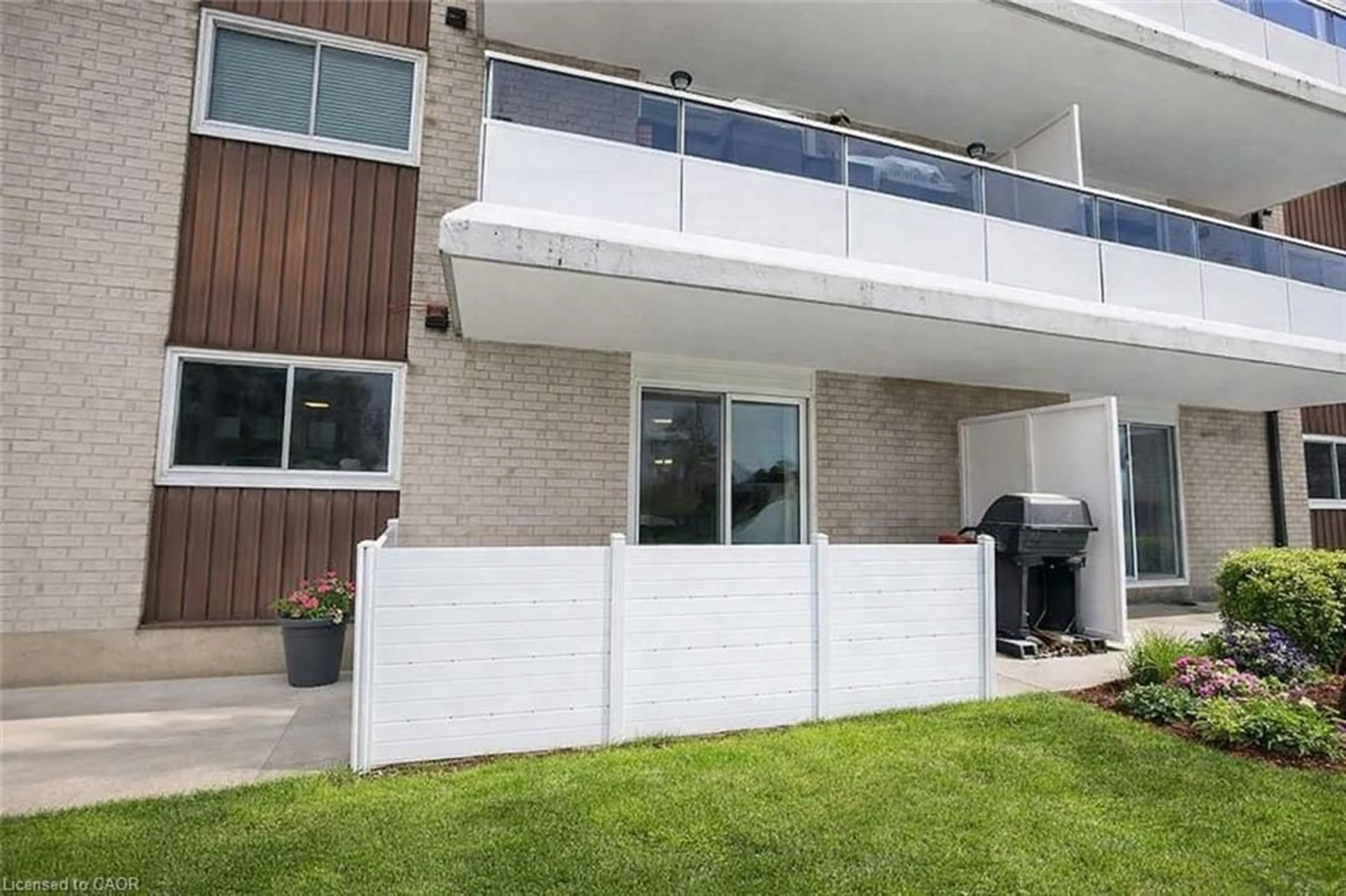 Patio, unknown for 71 Vanier Dr #110, Kitchener Ontario N2C 1J4