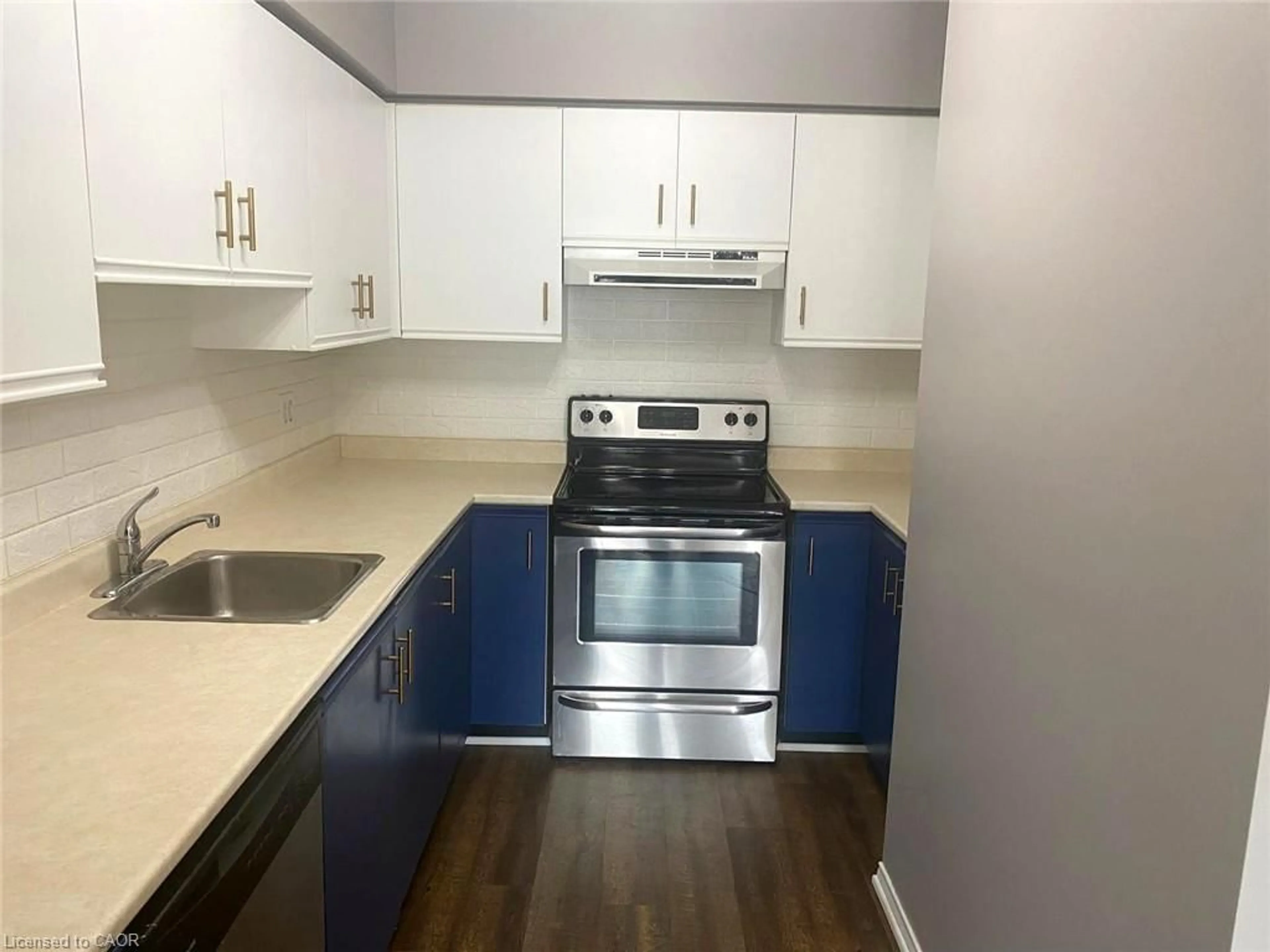 Standard kitchen, unknown for 36 James St #510, Hamilton Ontario L8P 4W4