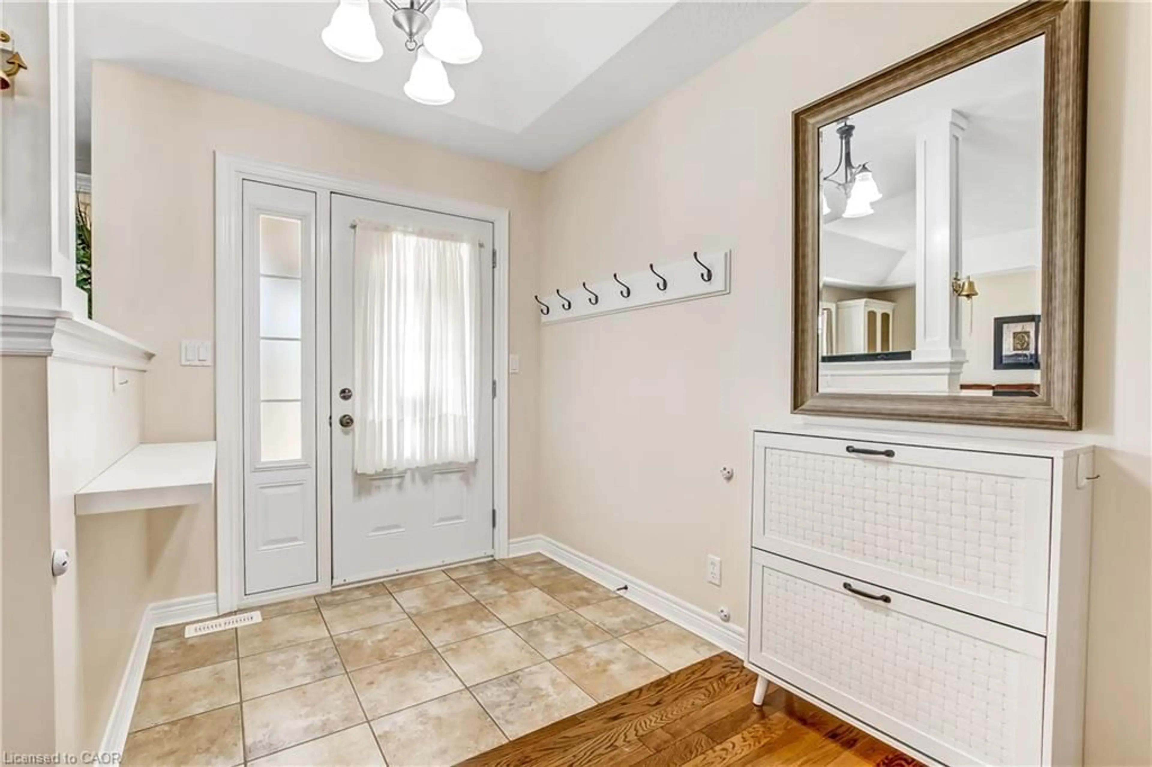 Indoor entryway for 6 Cats Paw Dr, Port Dover Ontario N0A 1N9