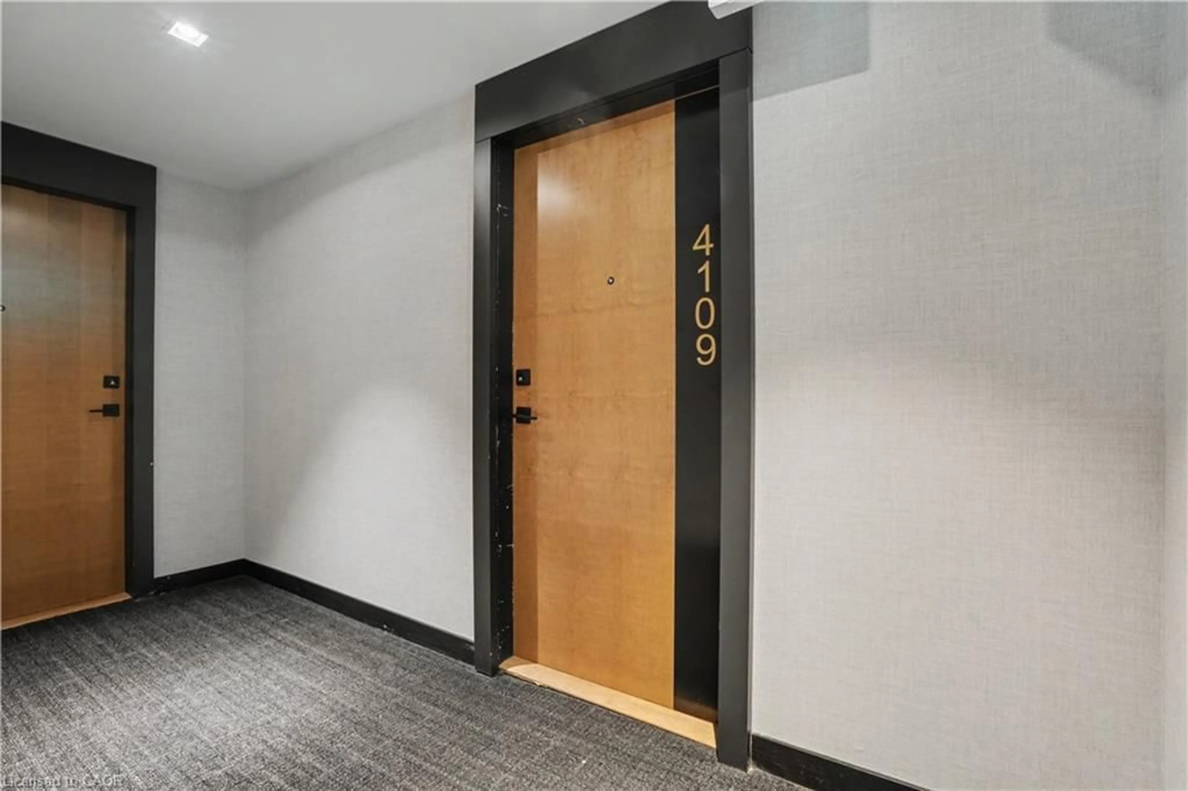 Indoor foyer for 2920 Highway 7 Hwy #4109, Vaughan Ontario L4K 0P4
