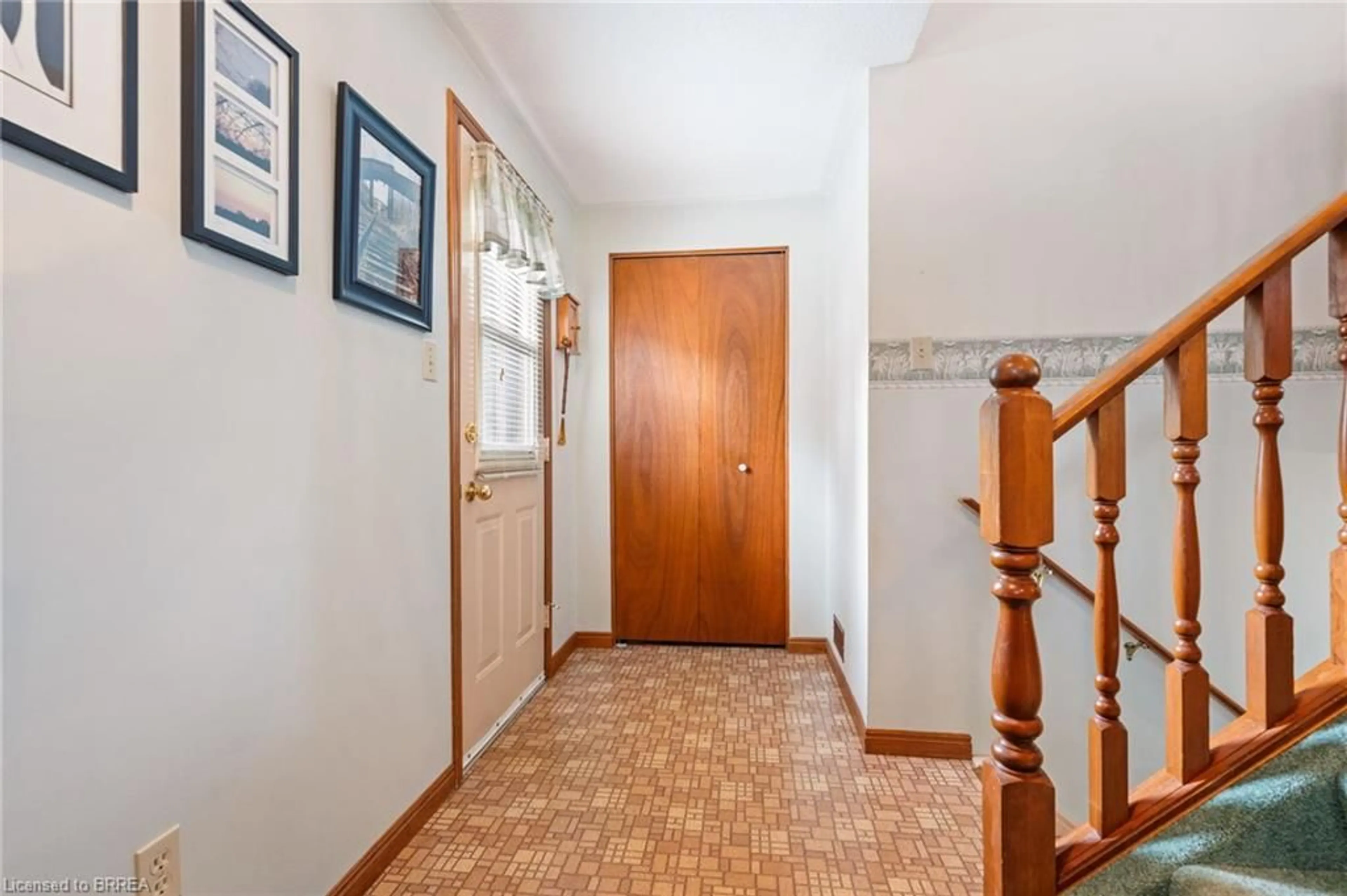 Indoor entryway for 55 Edward St, Brantford Ontario N3S 1V4