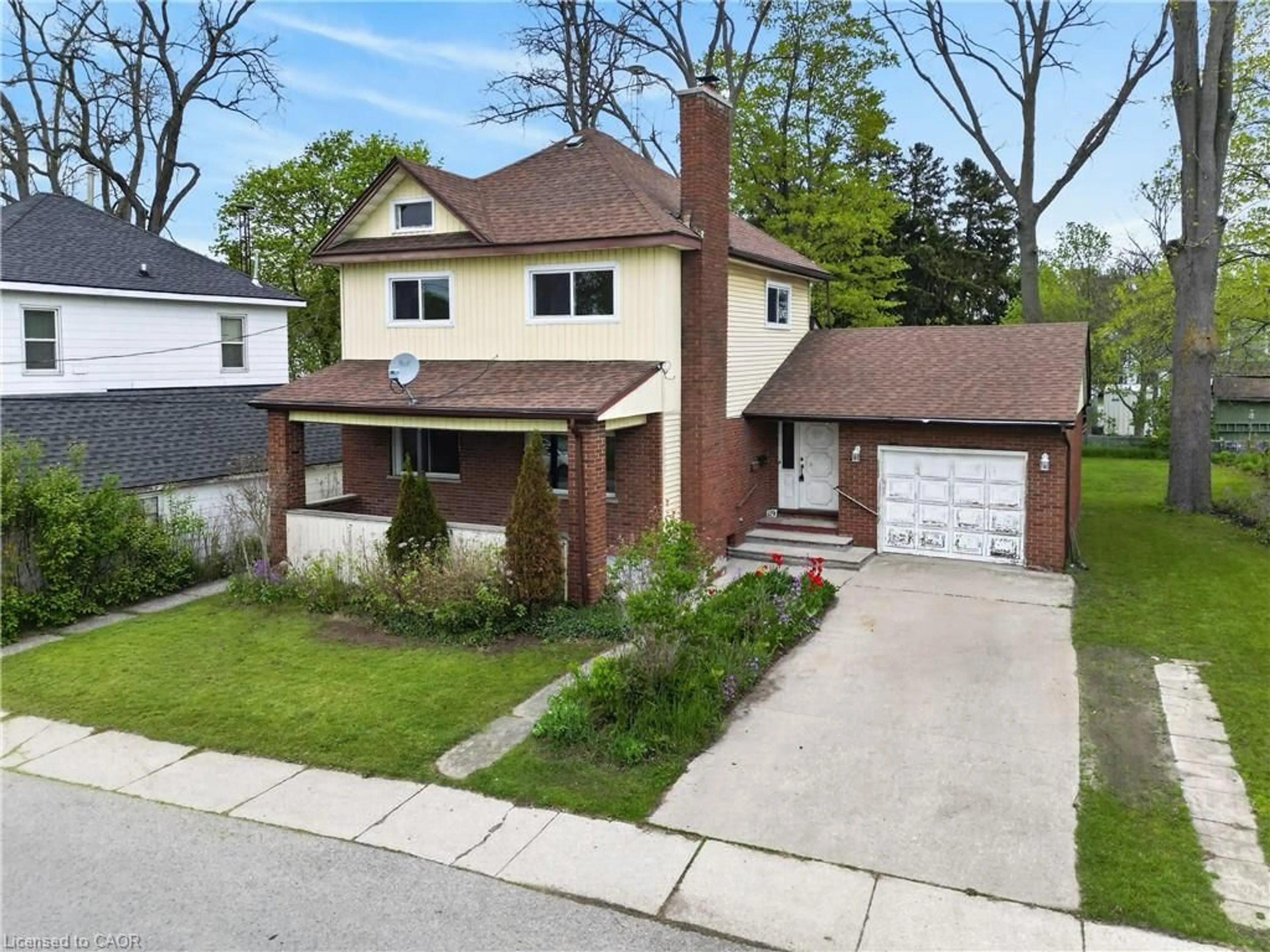 Home with brick exterior material, street for 119 North Cayuga St, Dunnville Ontario N1A 1P3