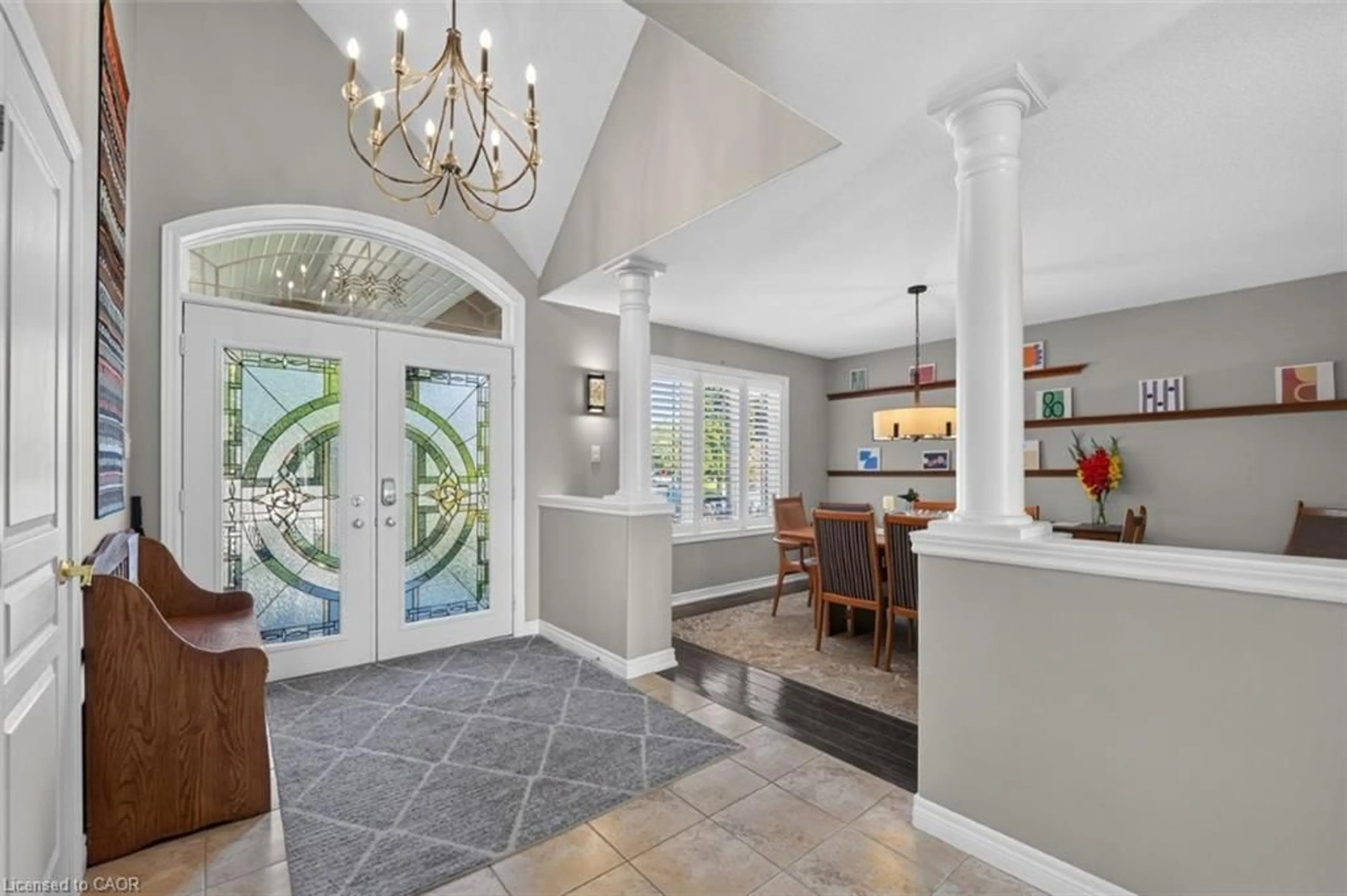 Indoor entryway for 4451 Comfort Cres, Beamsville Ontario L3J 1M2