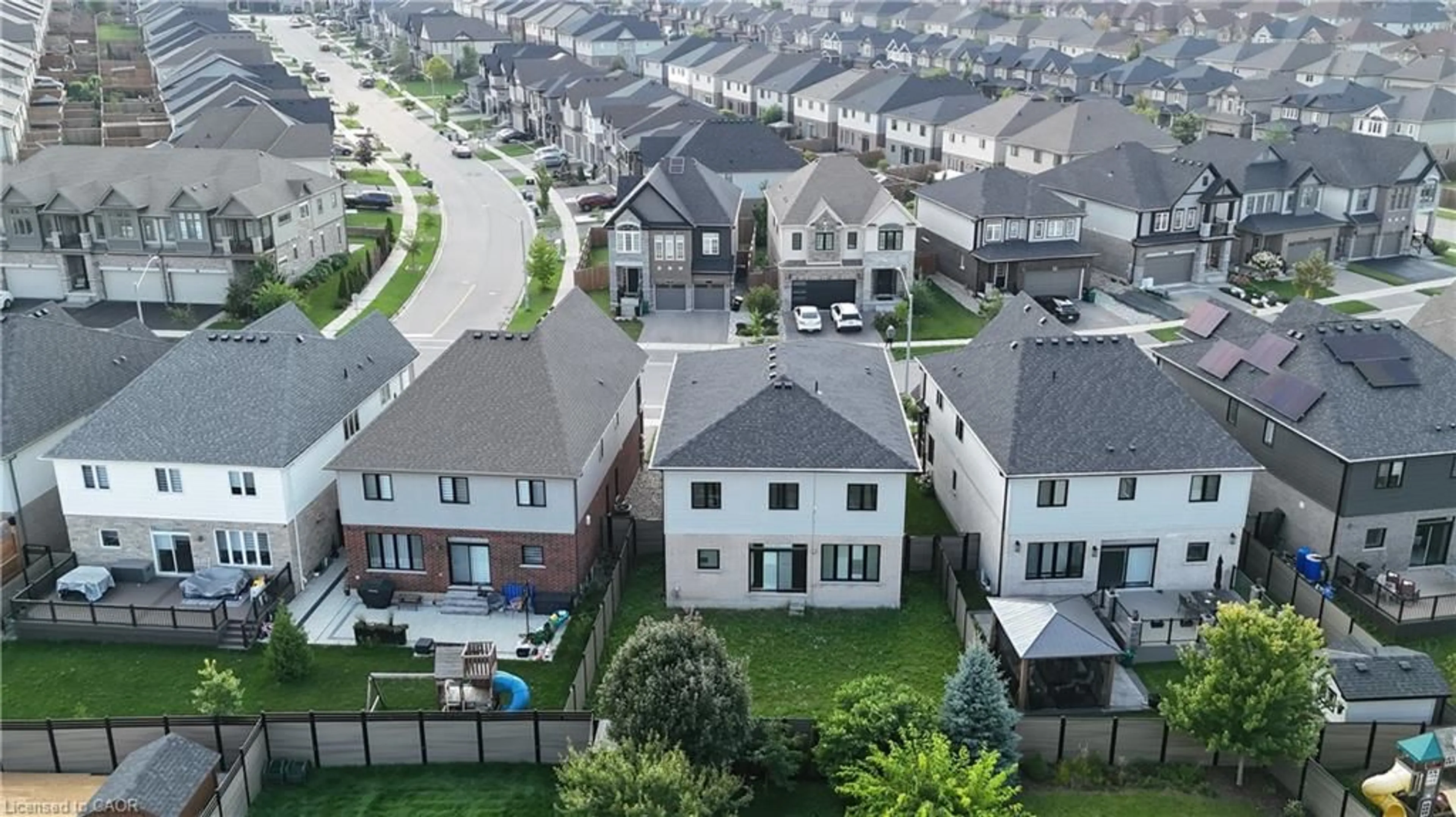 A pic from outside/outdoor area/front of a property/back of a property/a pic from drone, street for 720 Wood Lily St, Waterloo Ontario N2V 0G1