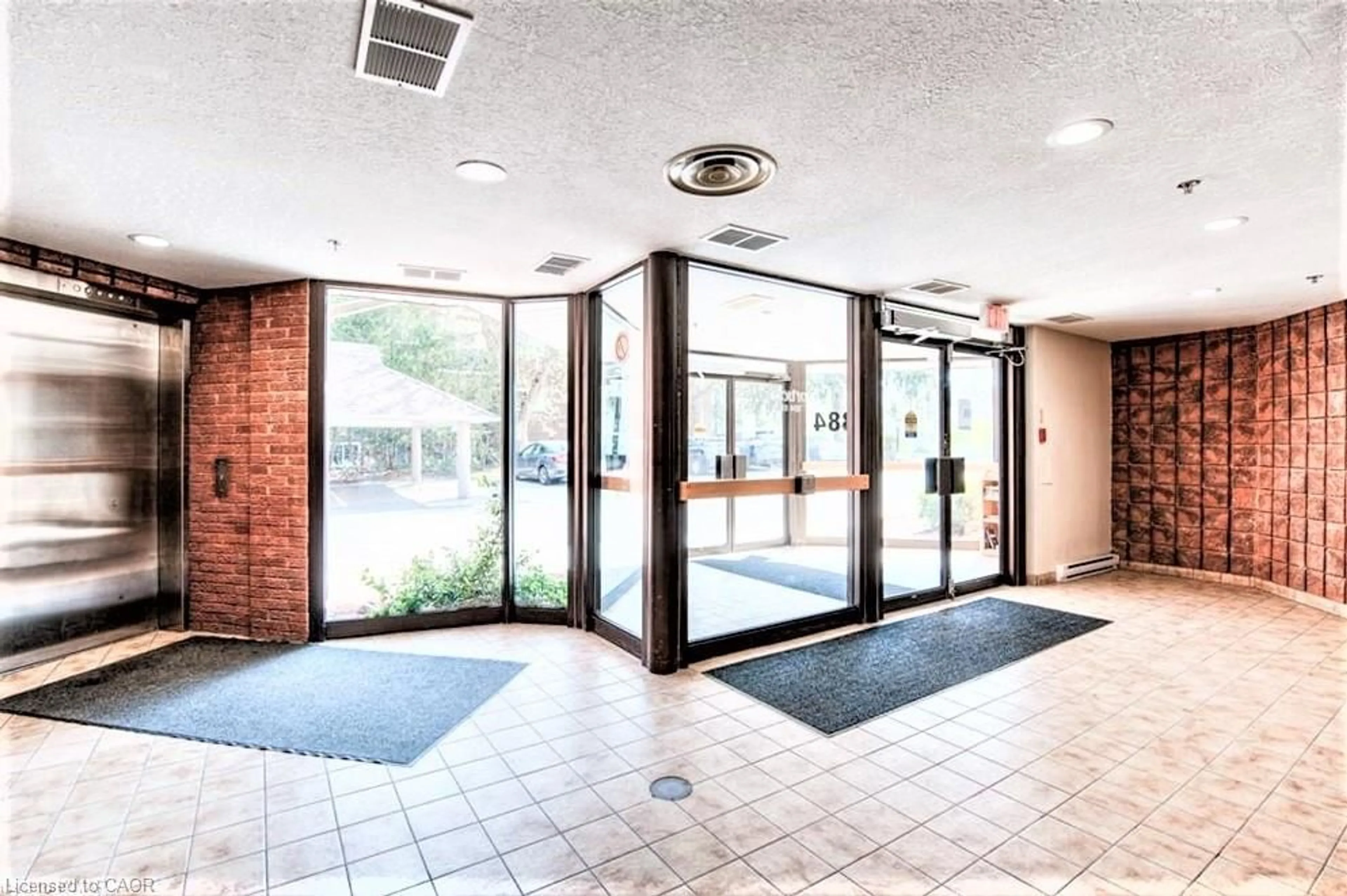 Indoor foyer for 384 Erb St #306, Waterloo Ontario N2L 1W6