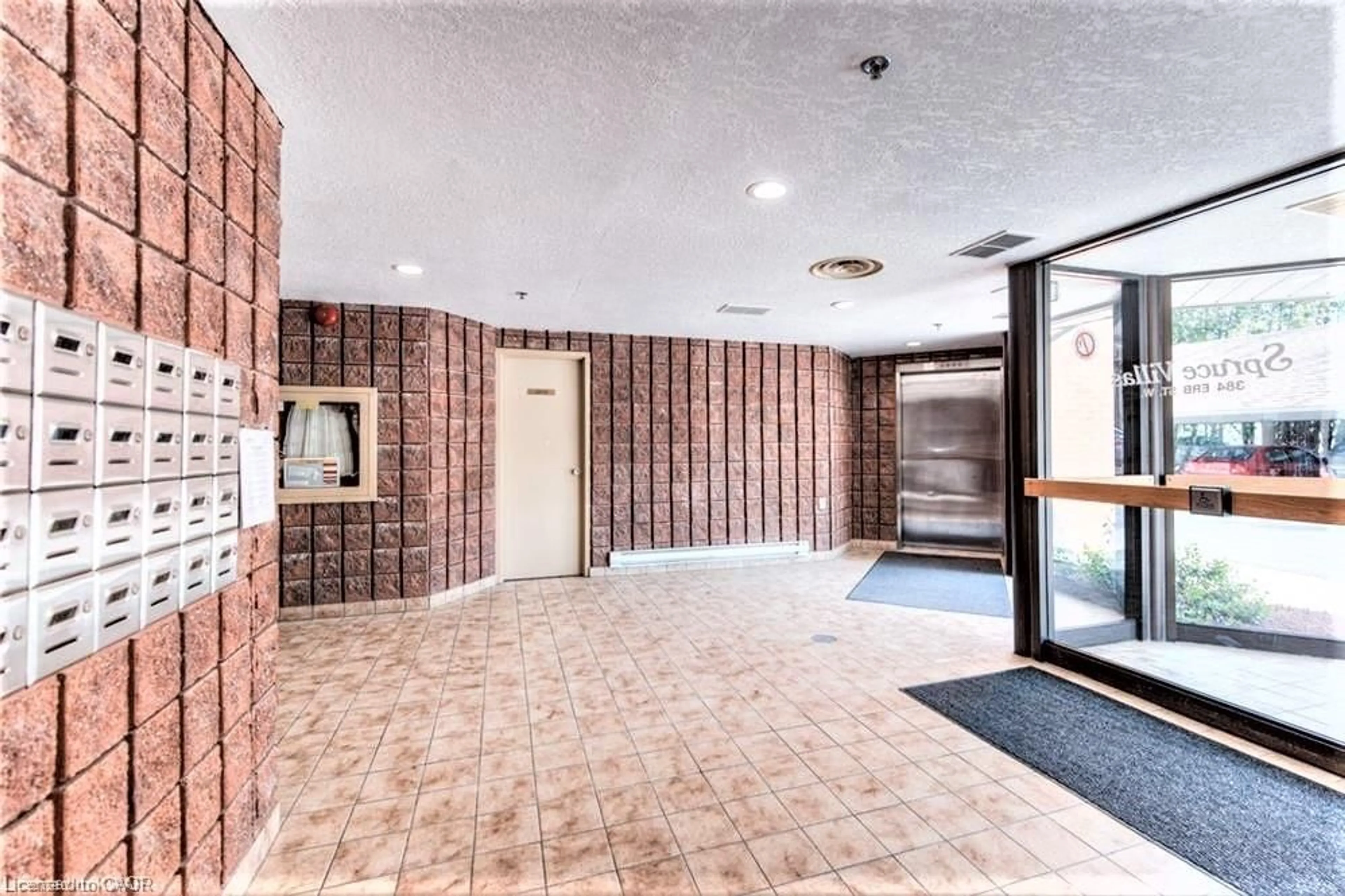 Indoor foyer for 384 Erb St #306, Waterloo Ontario N2L 1W6