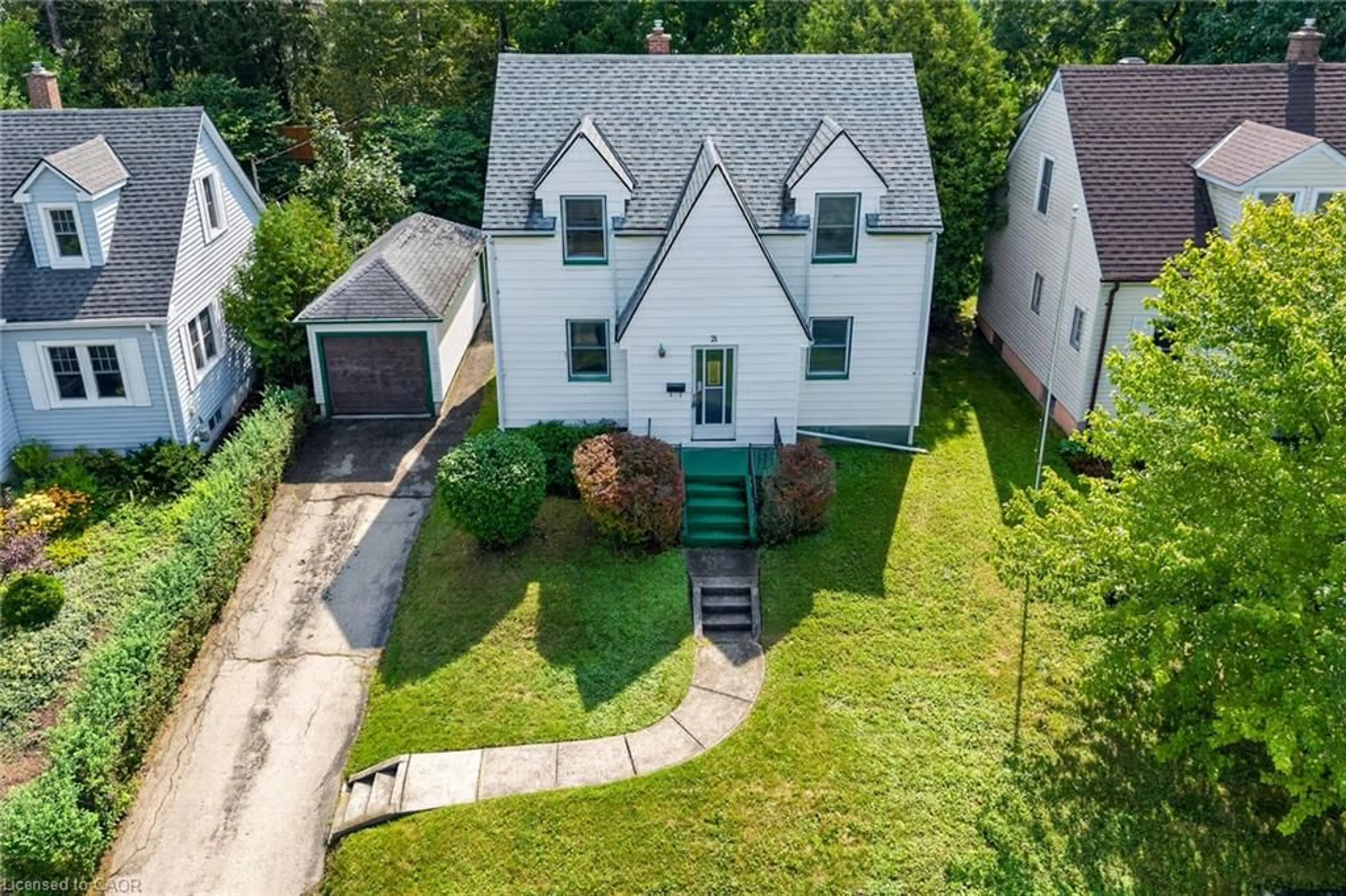 A pic from outside/outdoor area/front of a property/back of a property/a pic from drone, street for 21 Ormond Cres, Simcoe Ontario N3Y 1Y3