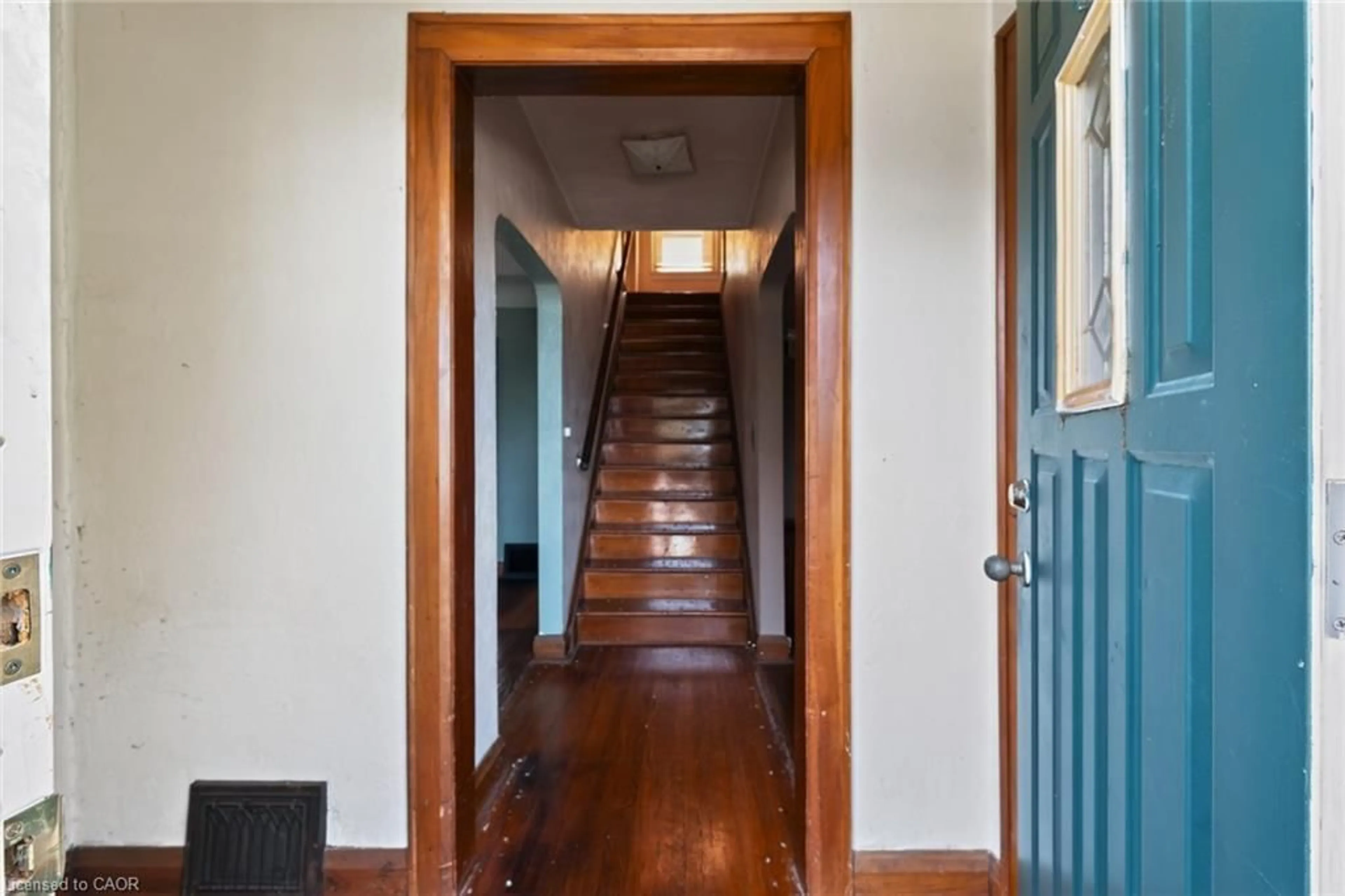 Indoor foyer for 21 Ormond Cres, Simcoe Ontario N3Y 1Y3