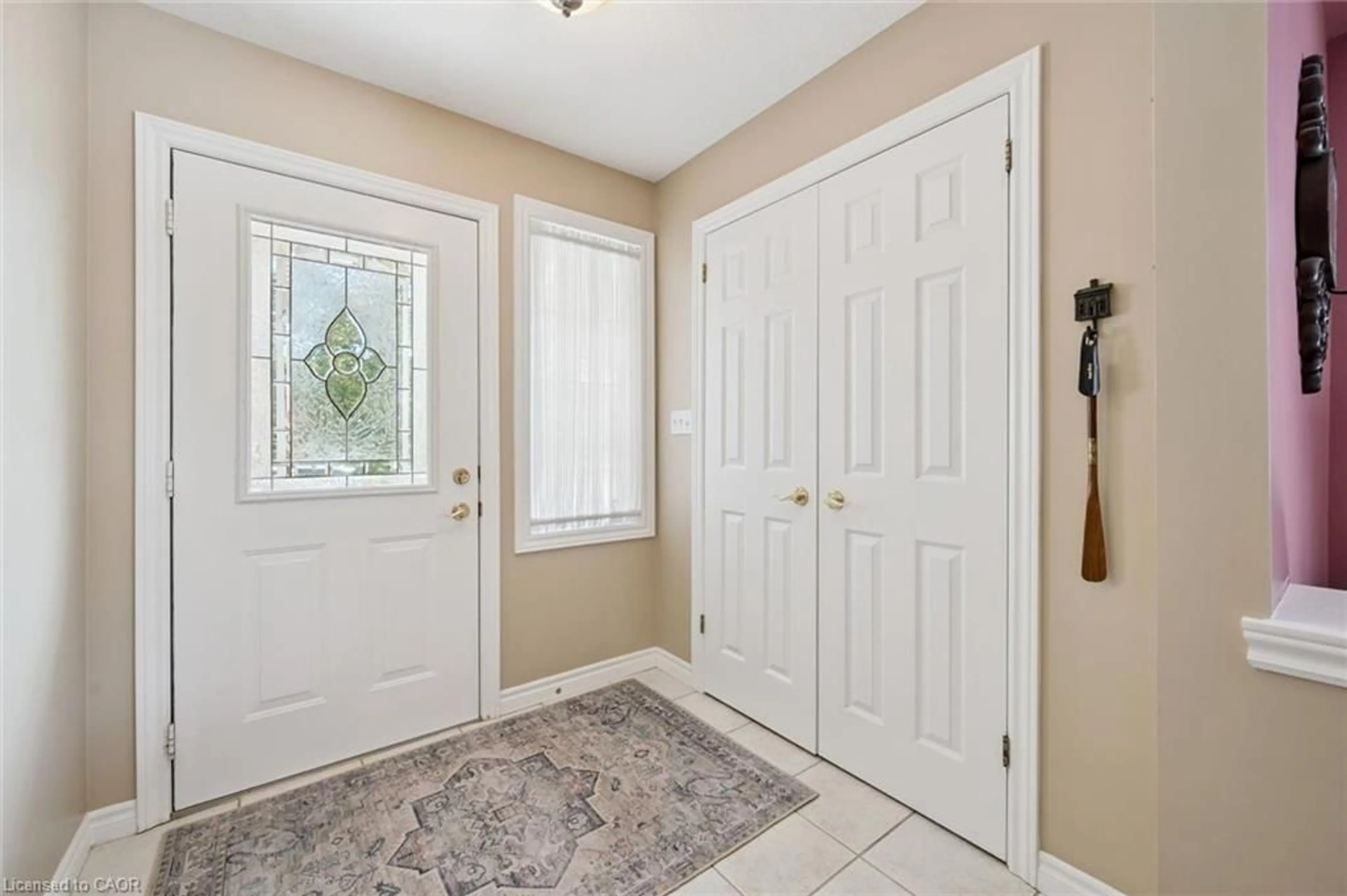 Indoor entryway for 17 Somerset Glen&, Guelph Ontario N1G 5G1