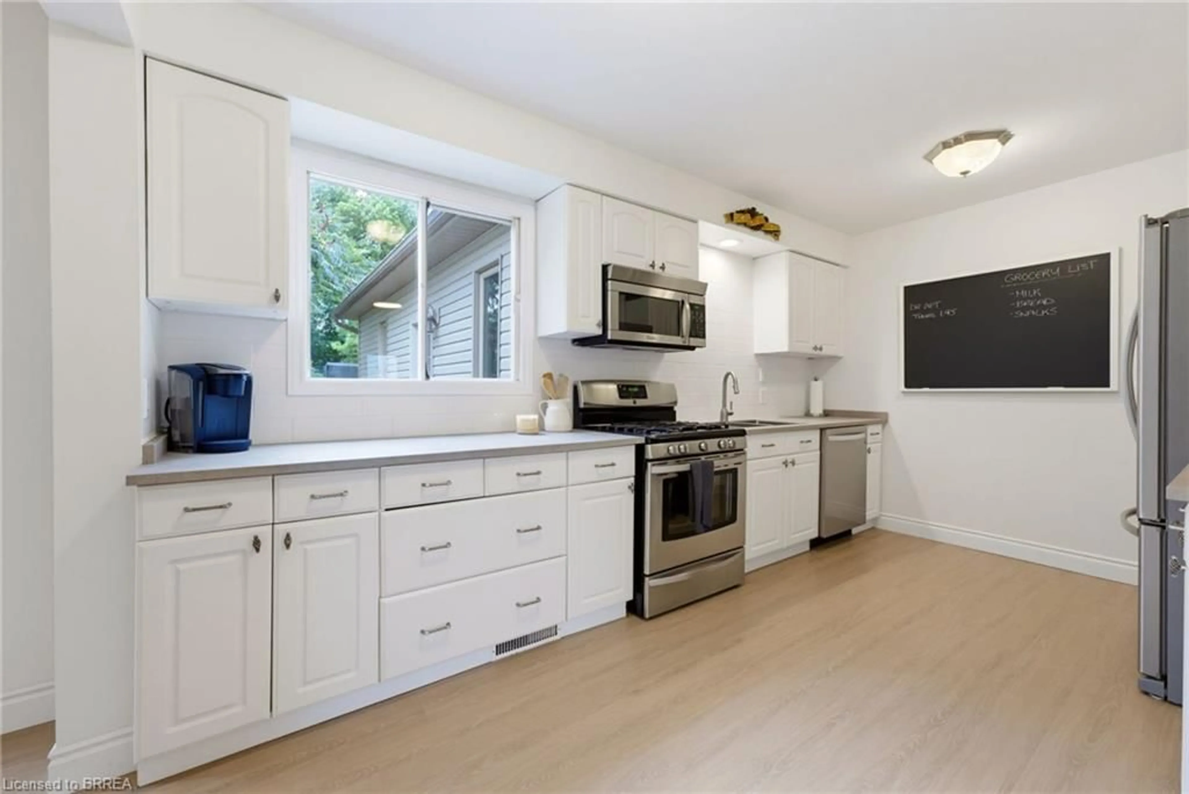 Unknown for 46 Garden Cres, Paris Ontario N3L 3T4